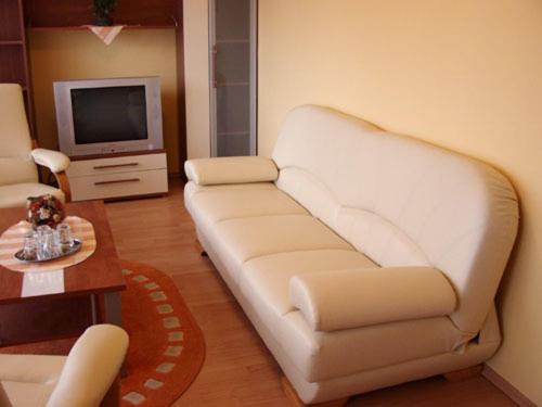 Family Room (3 Adults) - Photo 1