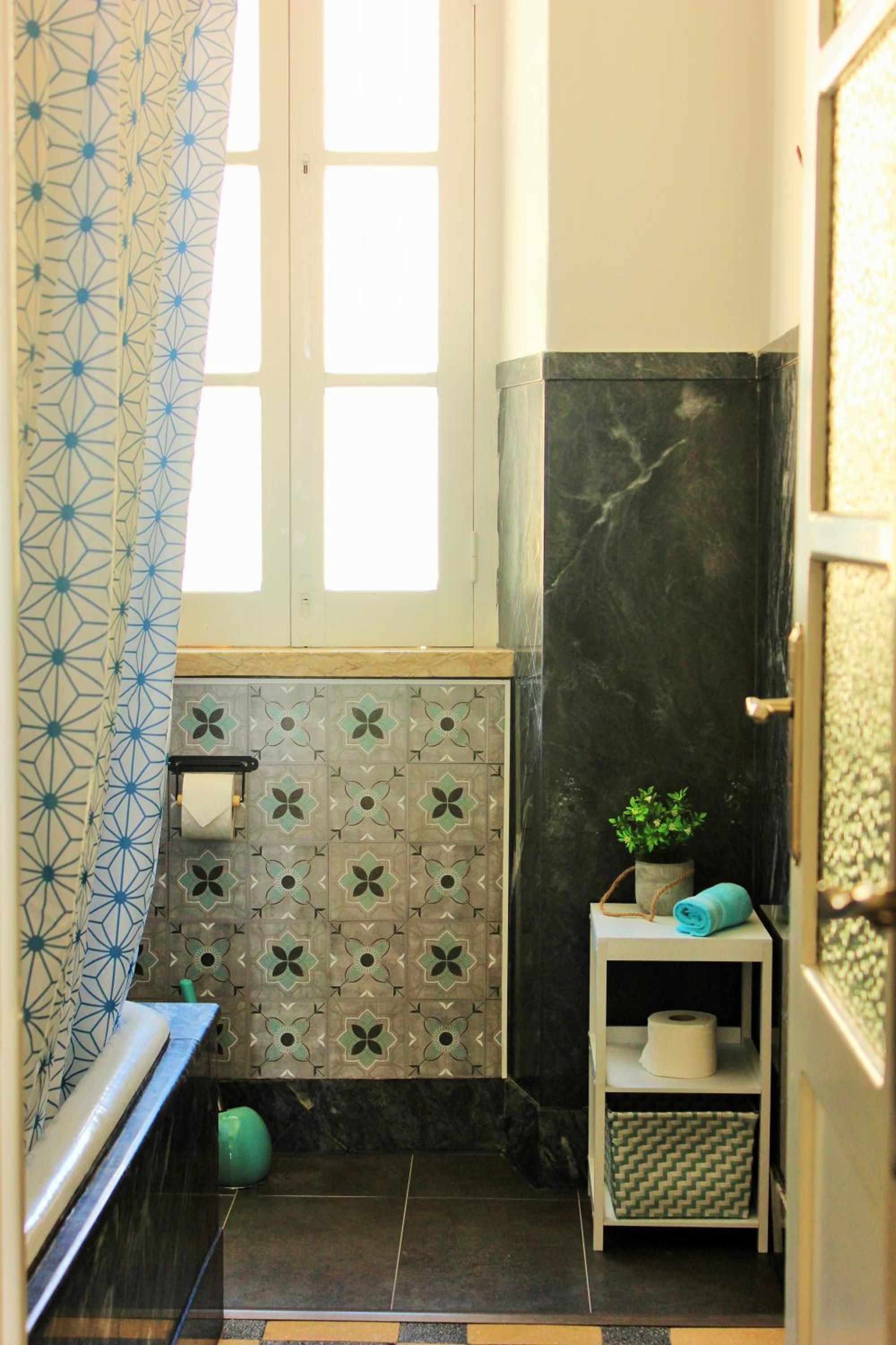 Family Room with Private External Bathroom photo 3