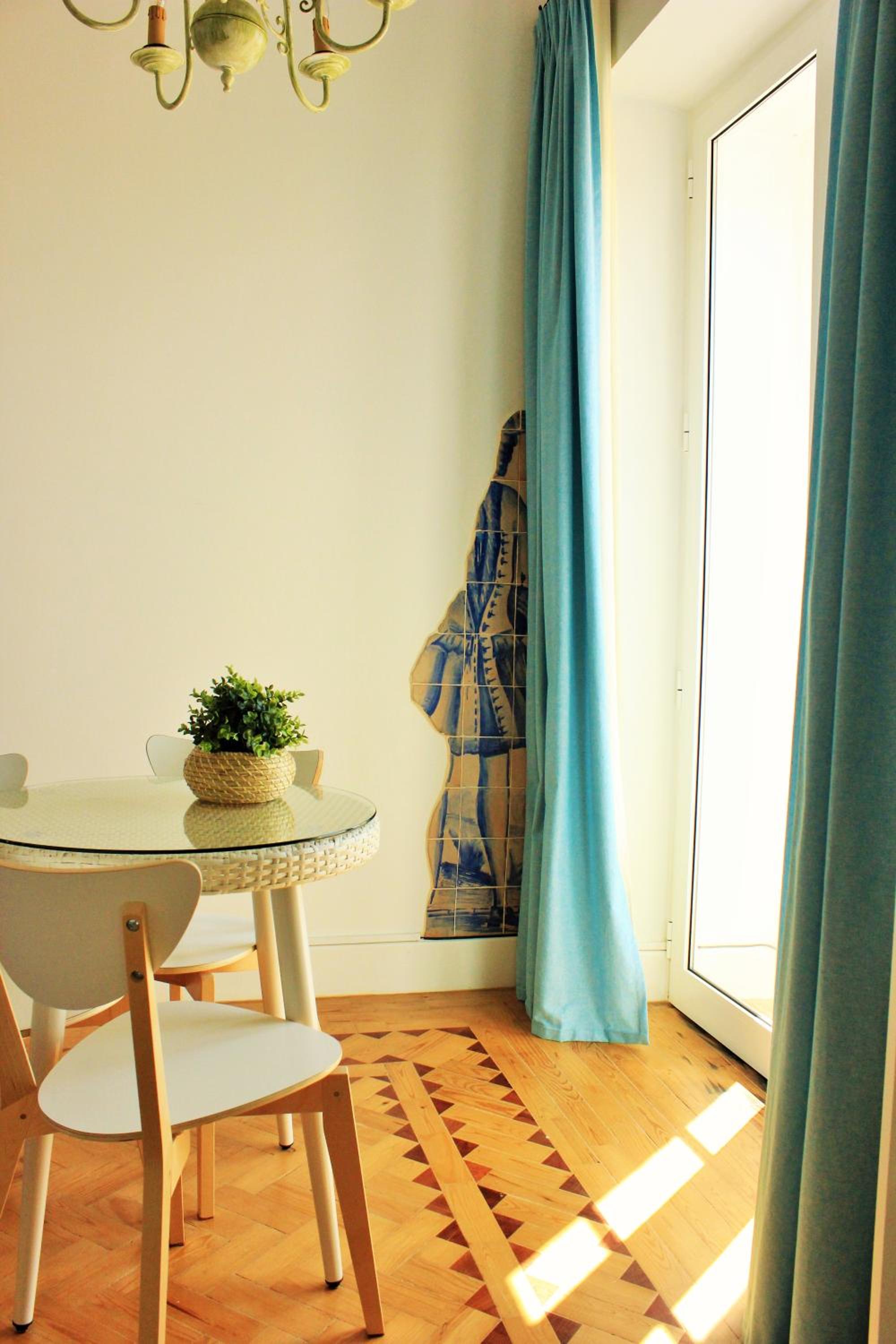 Family Room with Private External Bathroom photo 2