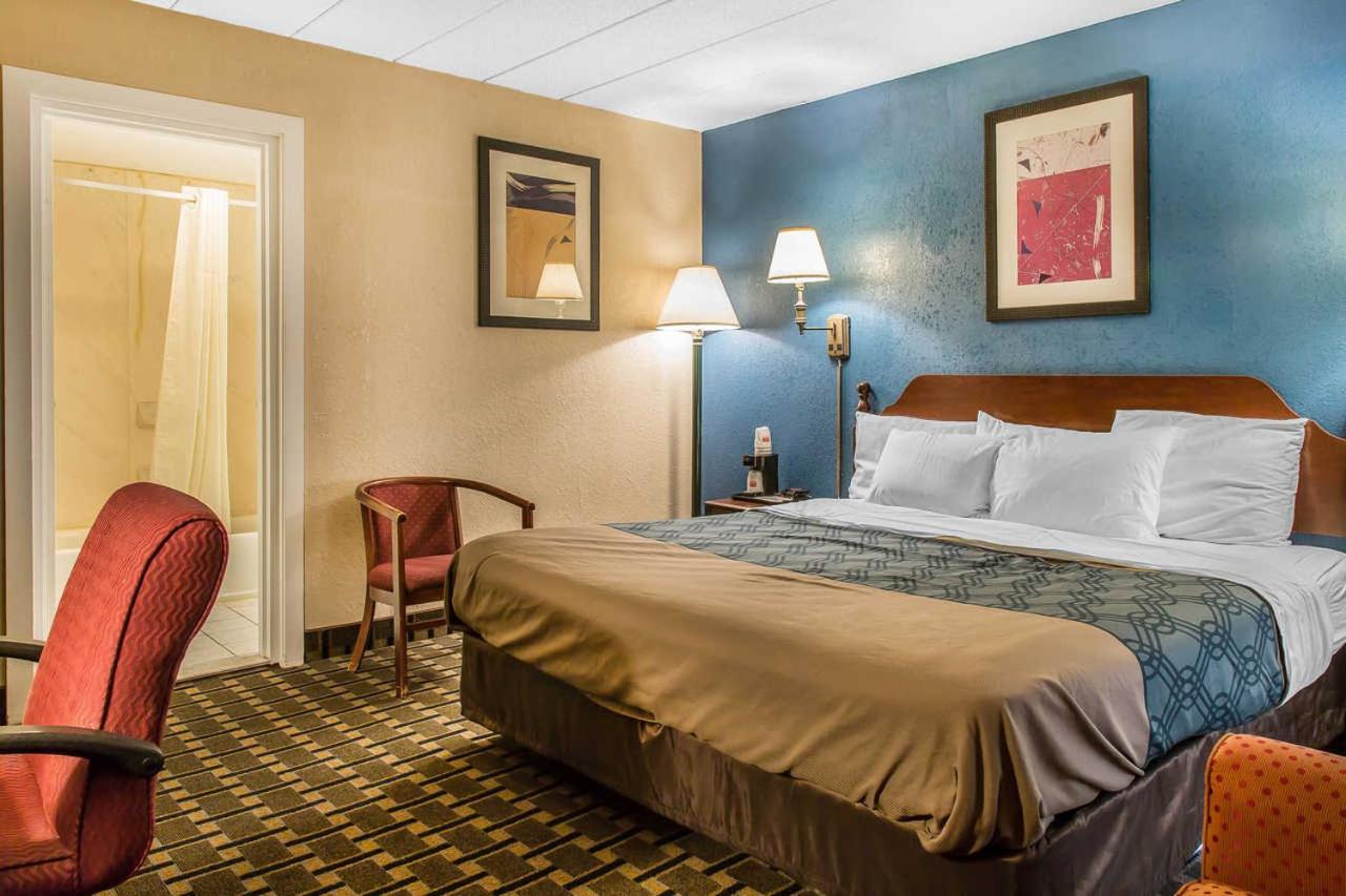 King Room - Non-Smoking - Photo 1