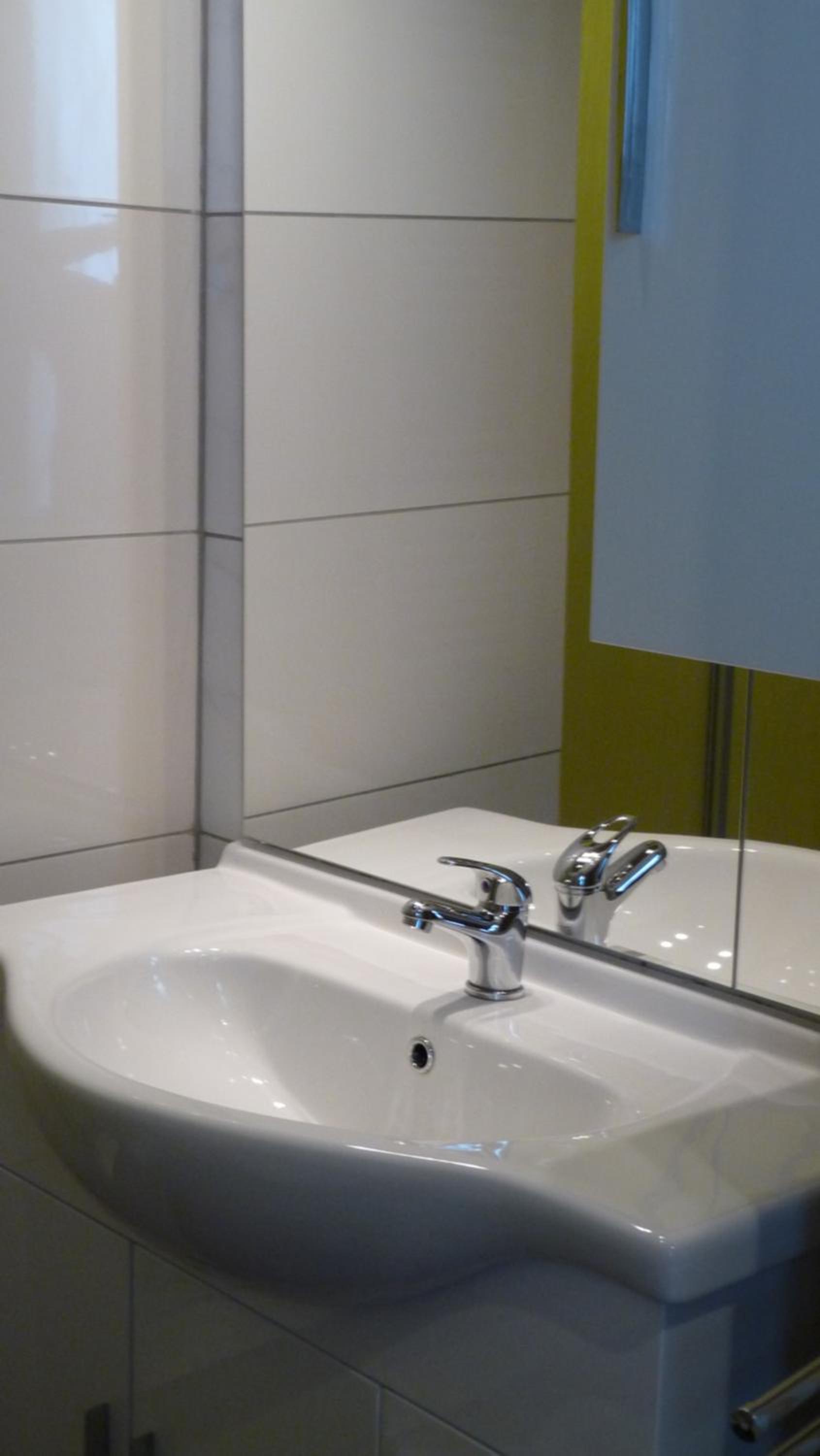 Large Double Room - Photo 19