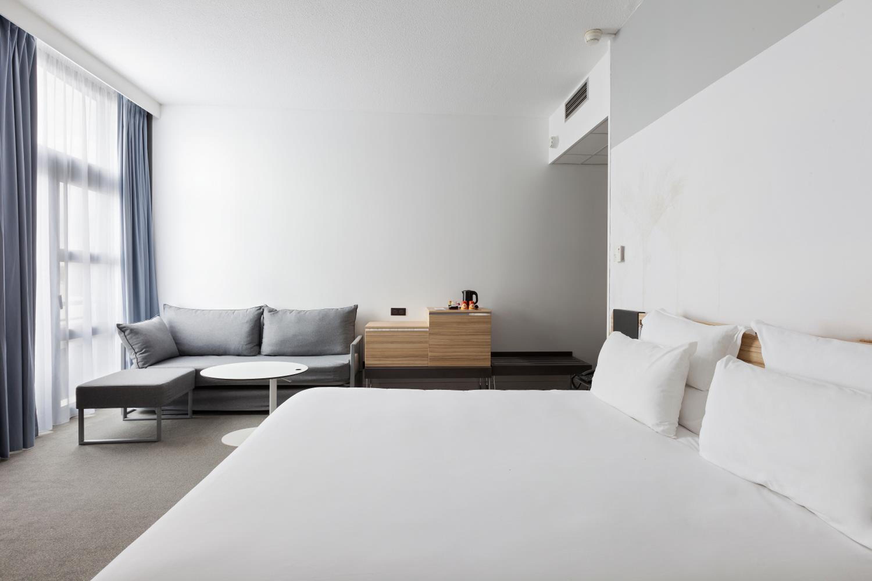 Classic Double Room with 2 Sofa Beds photo 2