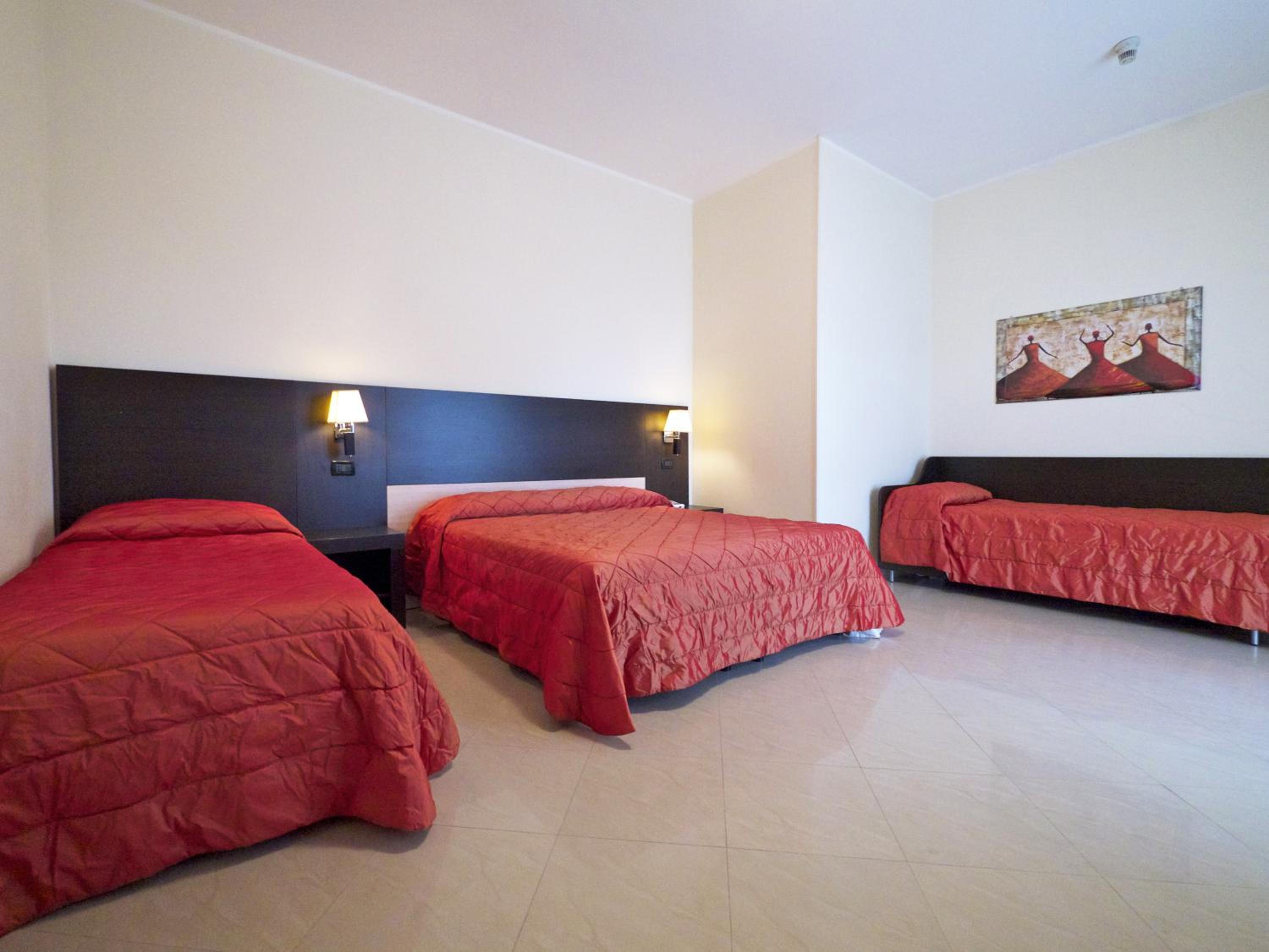 Quadruple Room - Photo 2
