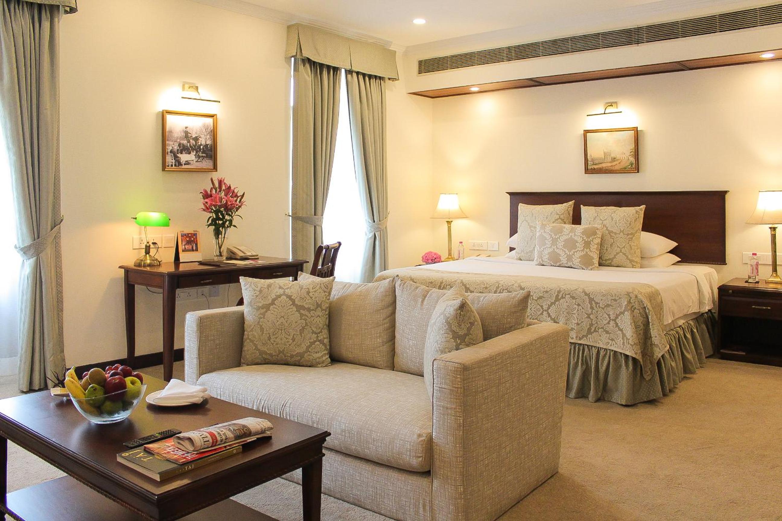 Executive Room Double Bed with Breakfast, 15% off on Food and Soft Beverages, Happy Hours (Buy 1 & Get 1) on select menu at InSomnia - Photo 3