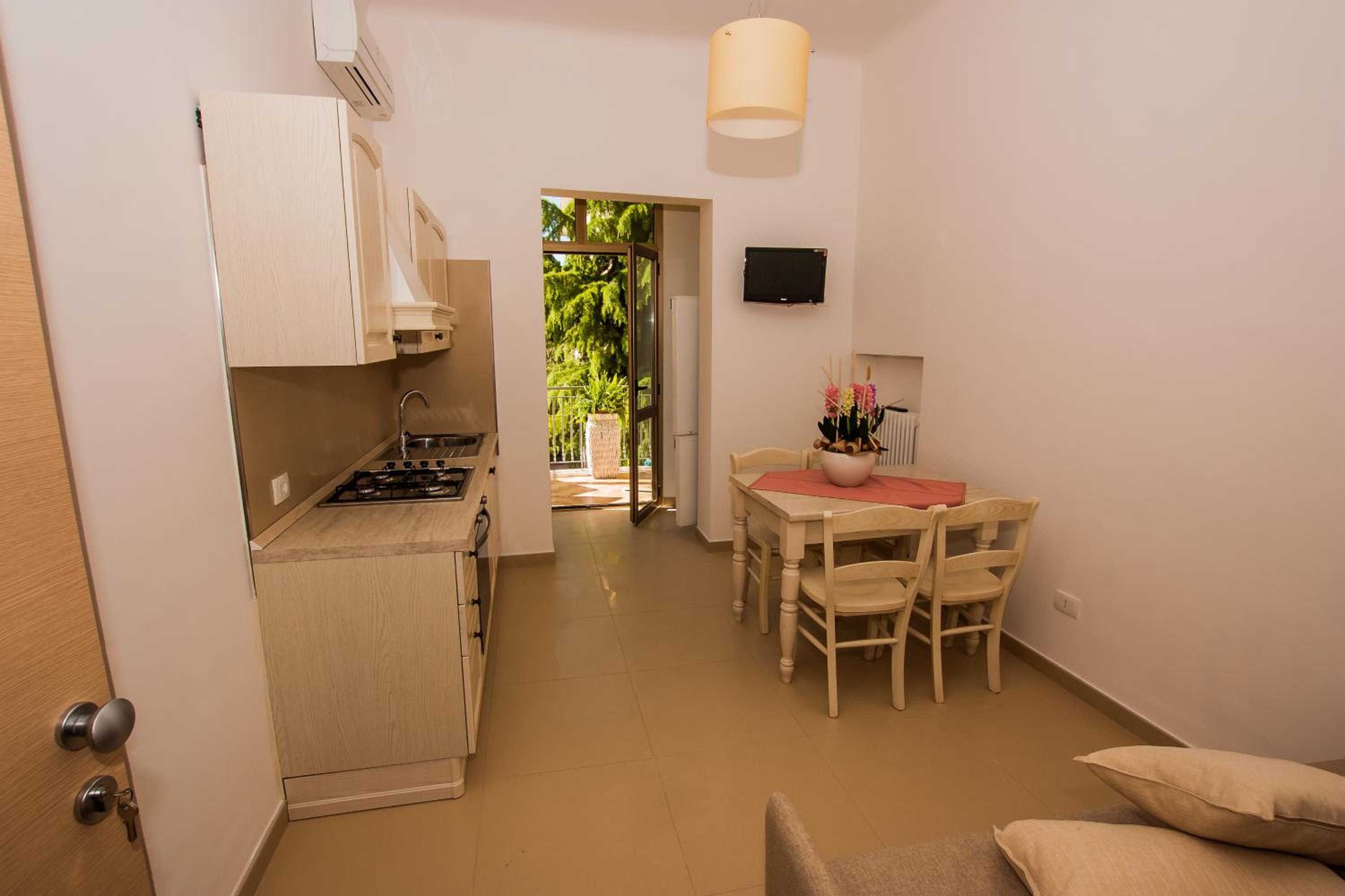 One-Bedroom Apartment photo 2