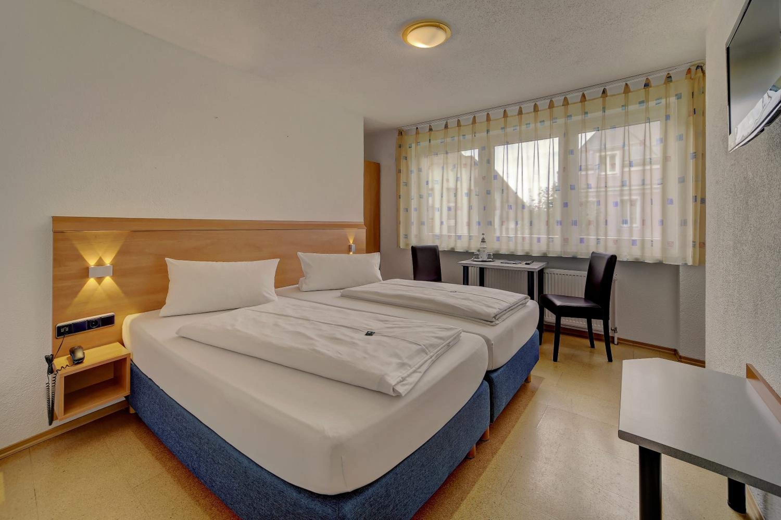 Standard Double Room - Photo 5