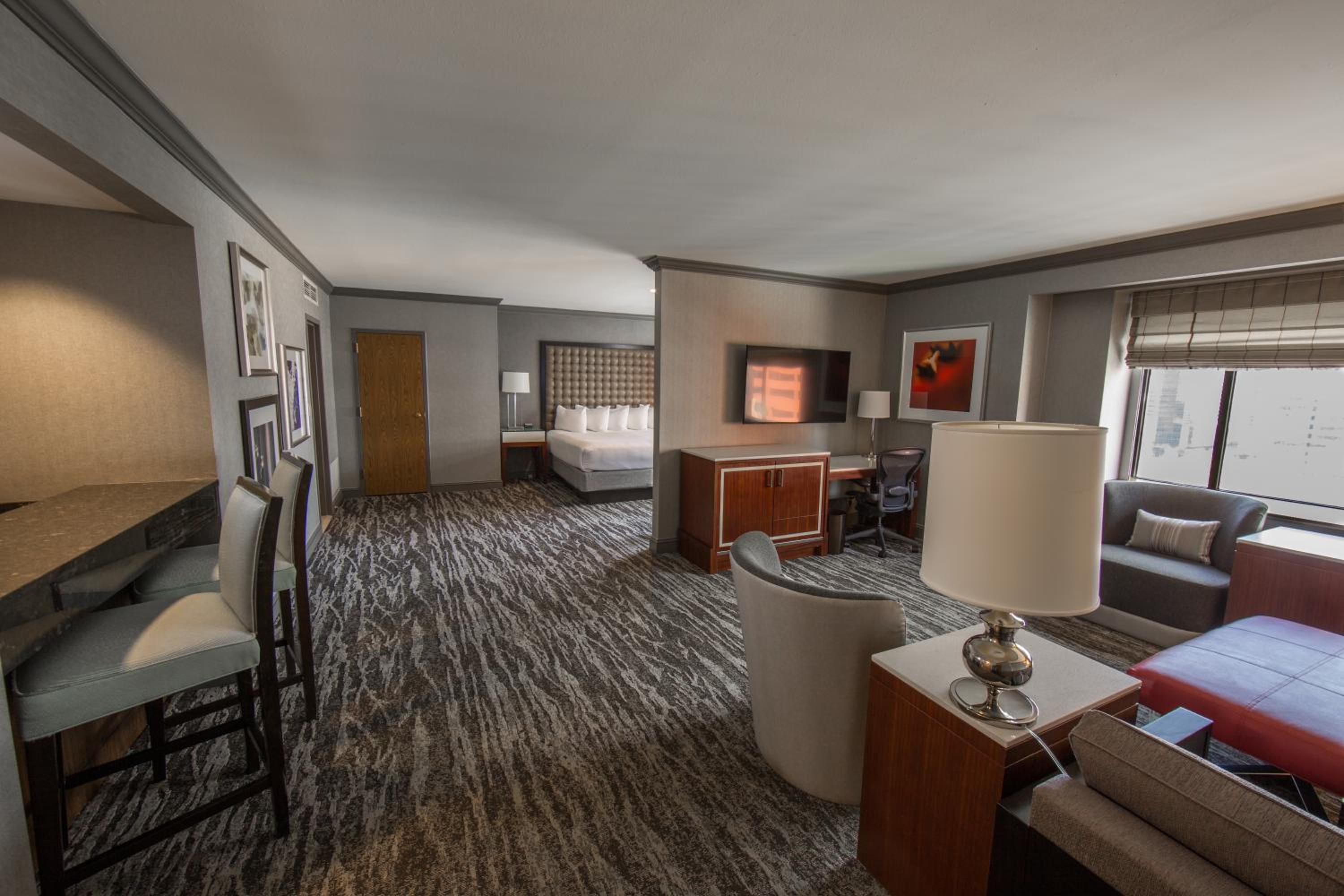 Executive King Suite - Photo 3