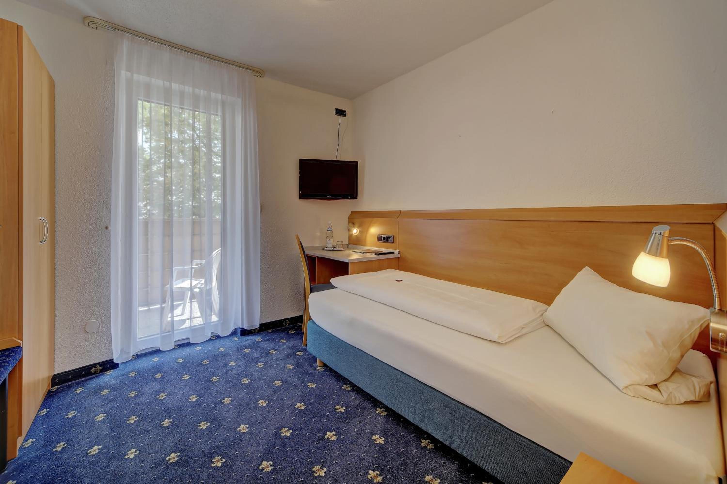Single Room with Balcony photo 2