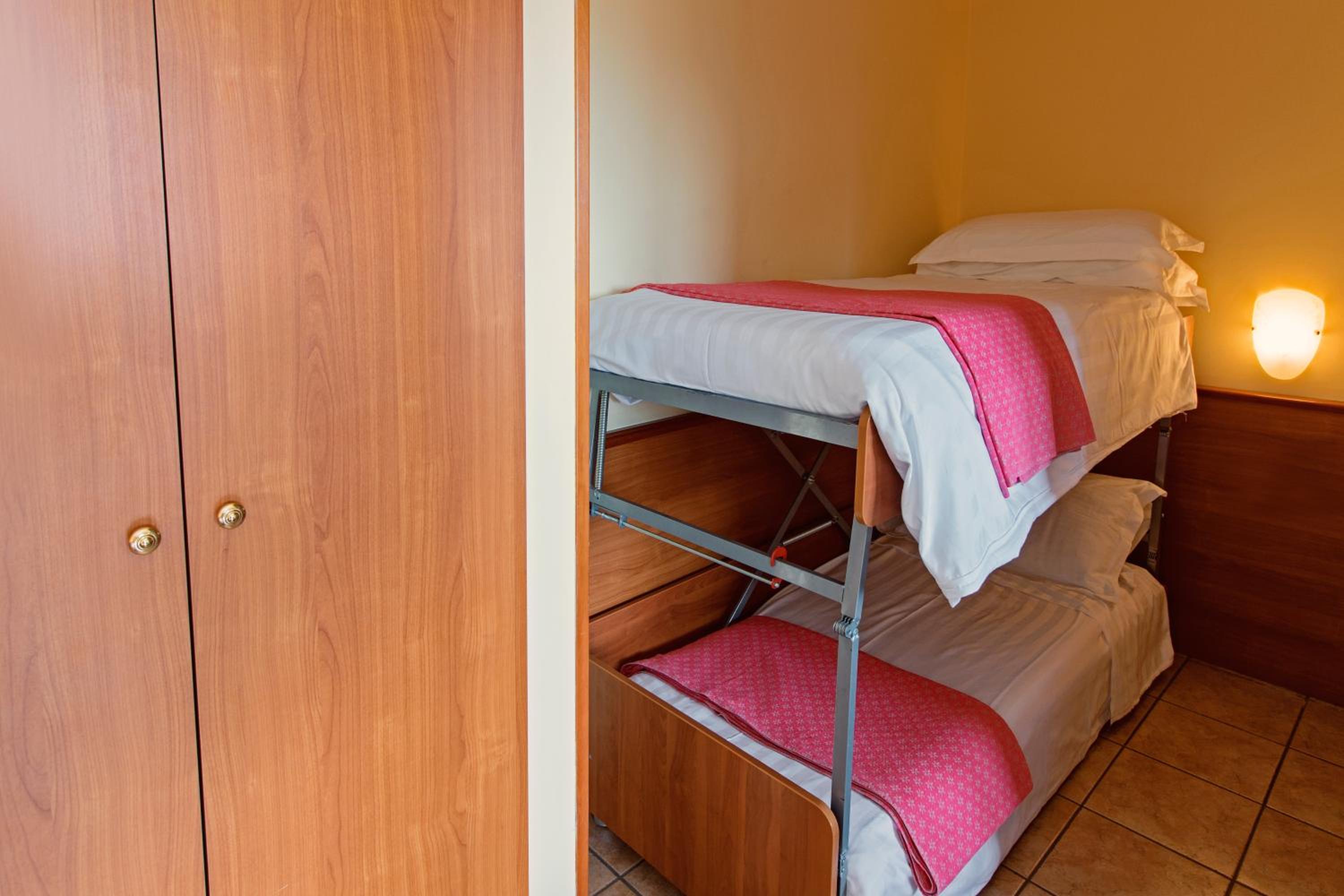 Quadruple Room with Balcony photo 2