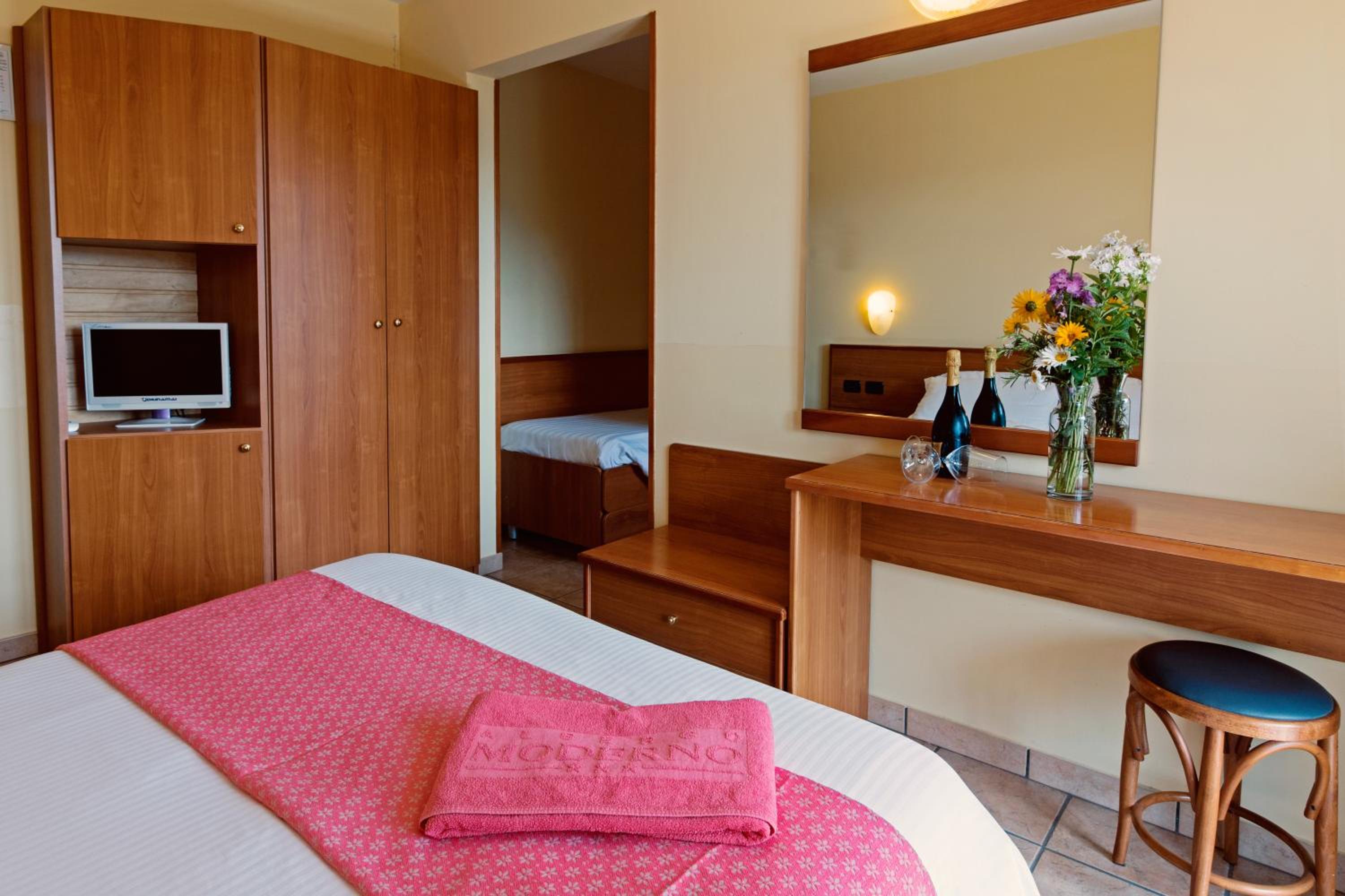 Quadruple Room with Balcony photo 3