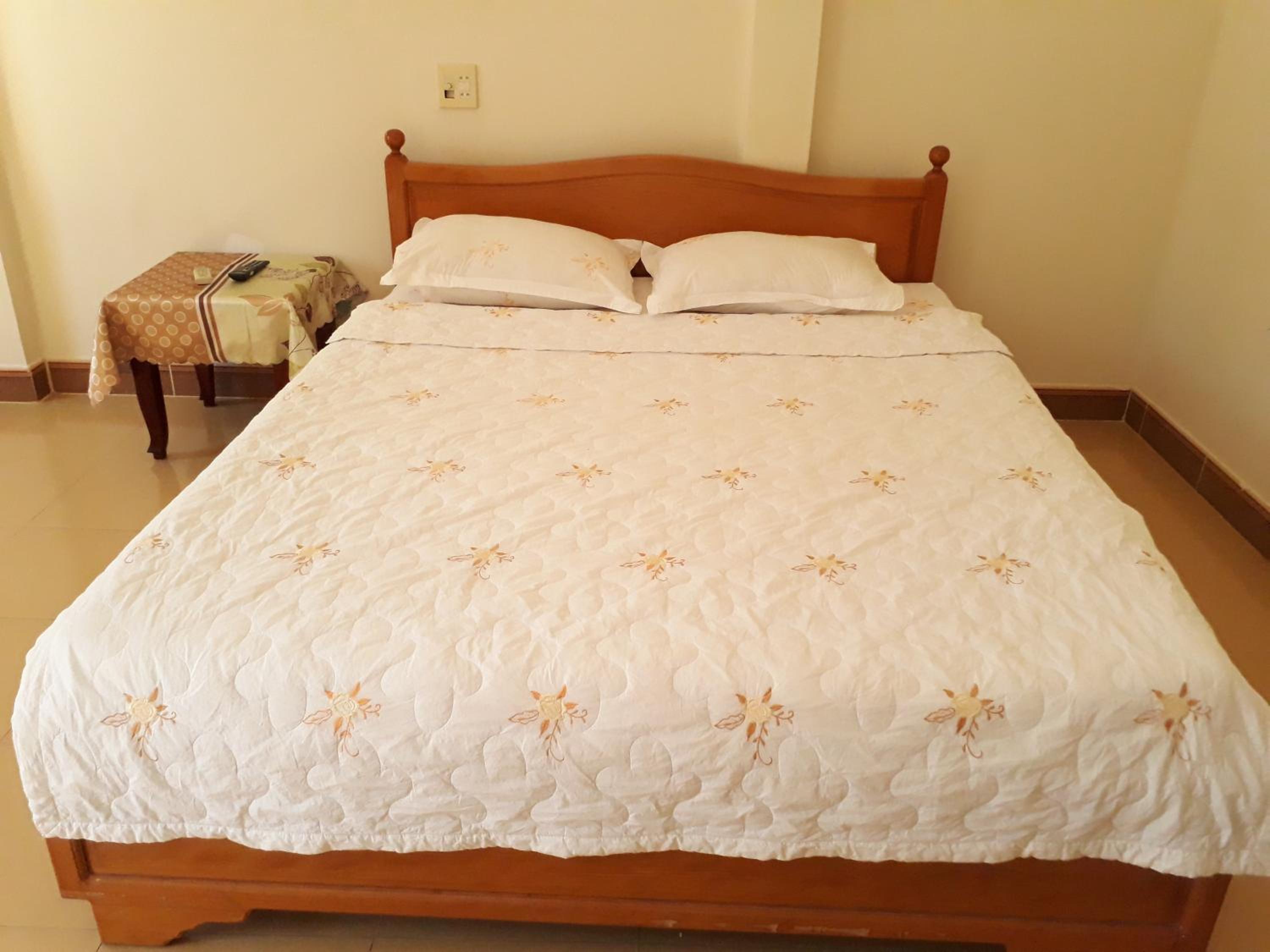Deluxe Double Room (2 Adults + 1 Child) - Photo 9