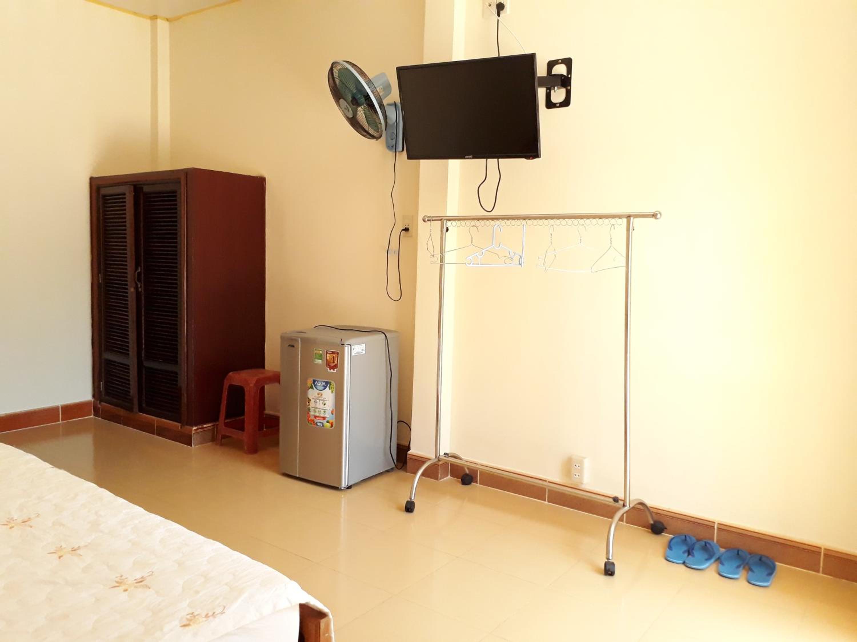 Deluxe Double Room (2 Adults + 1 Child) - Photo 10