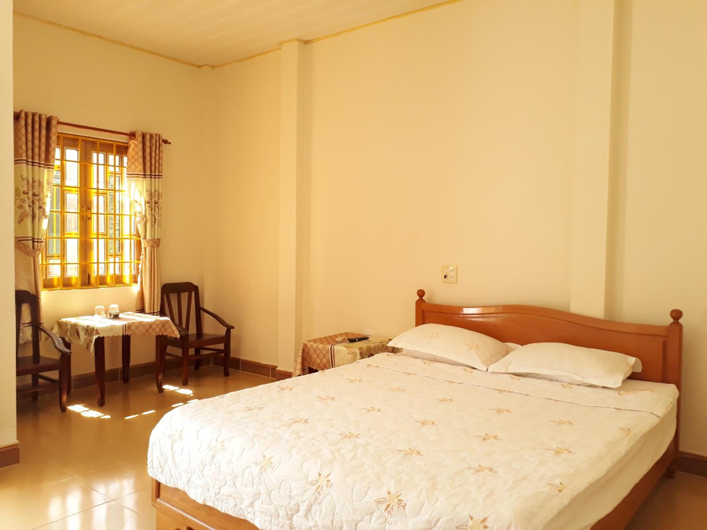 Deluxe Double Room (2 Adults + 1 Child) - Photo 1