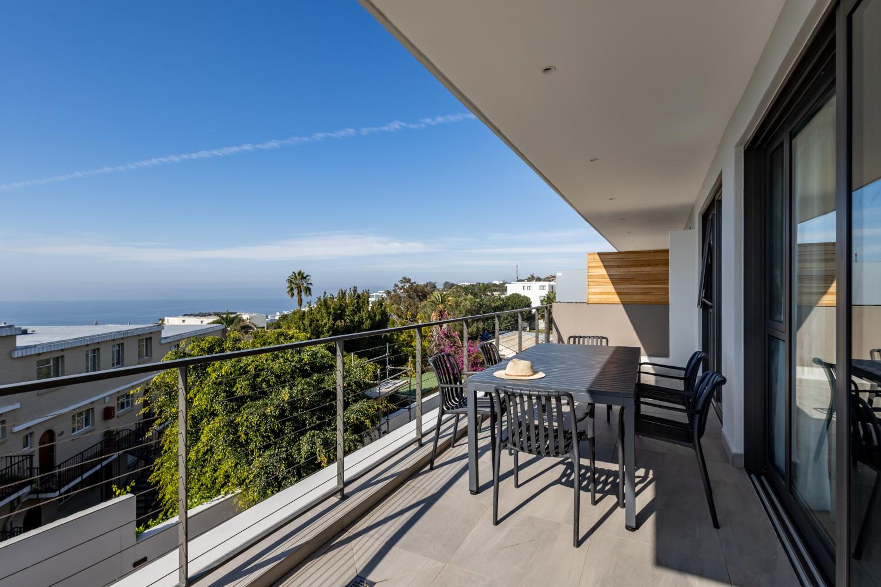 Three Bedroom Luxury Apartment 210