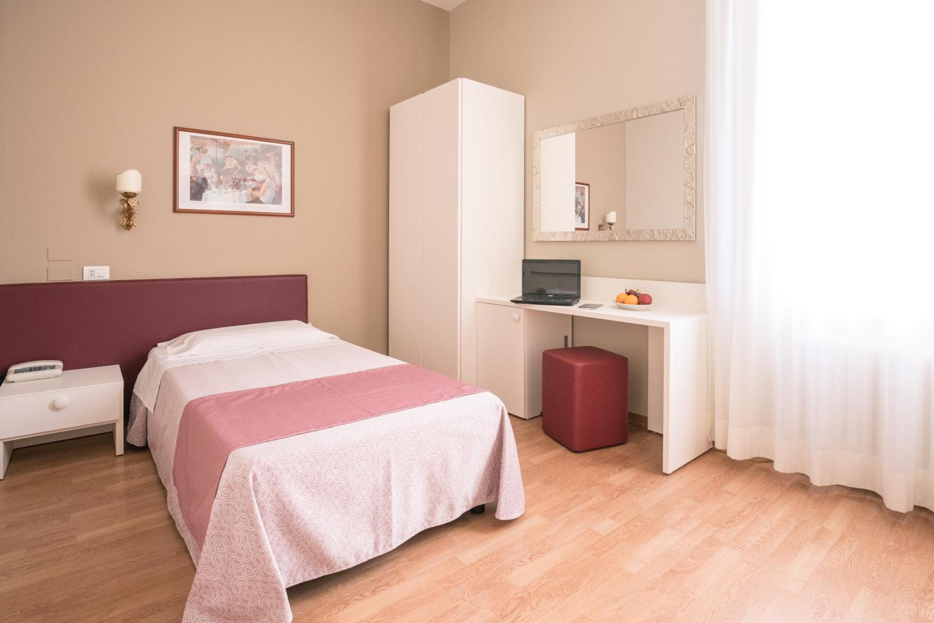 Single Room photo 3