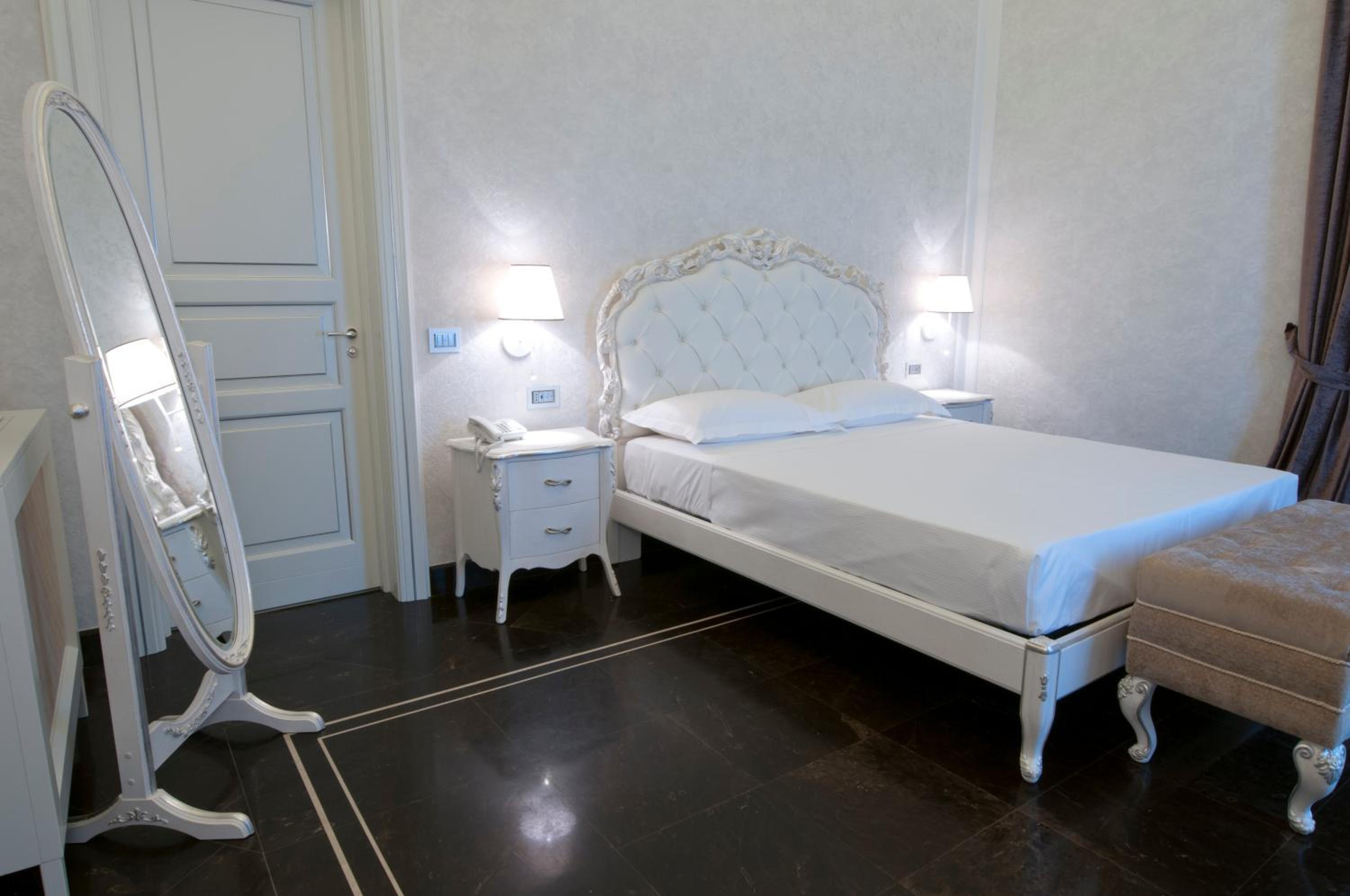 Deluxe Queen Room - Photo 25