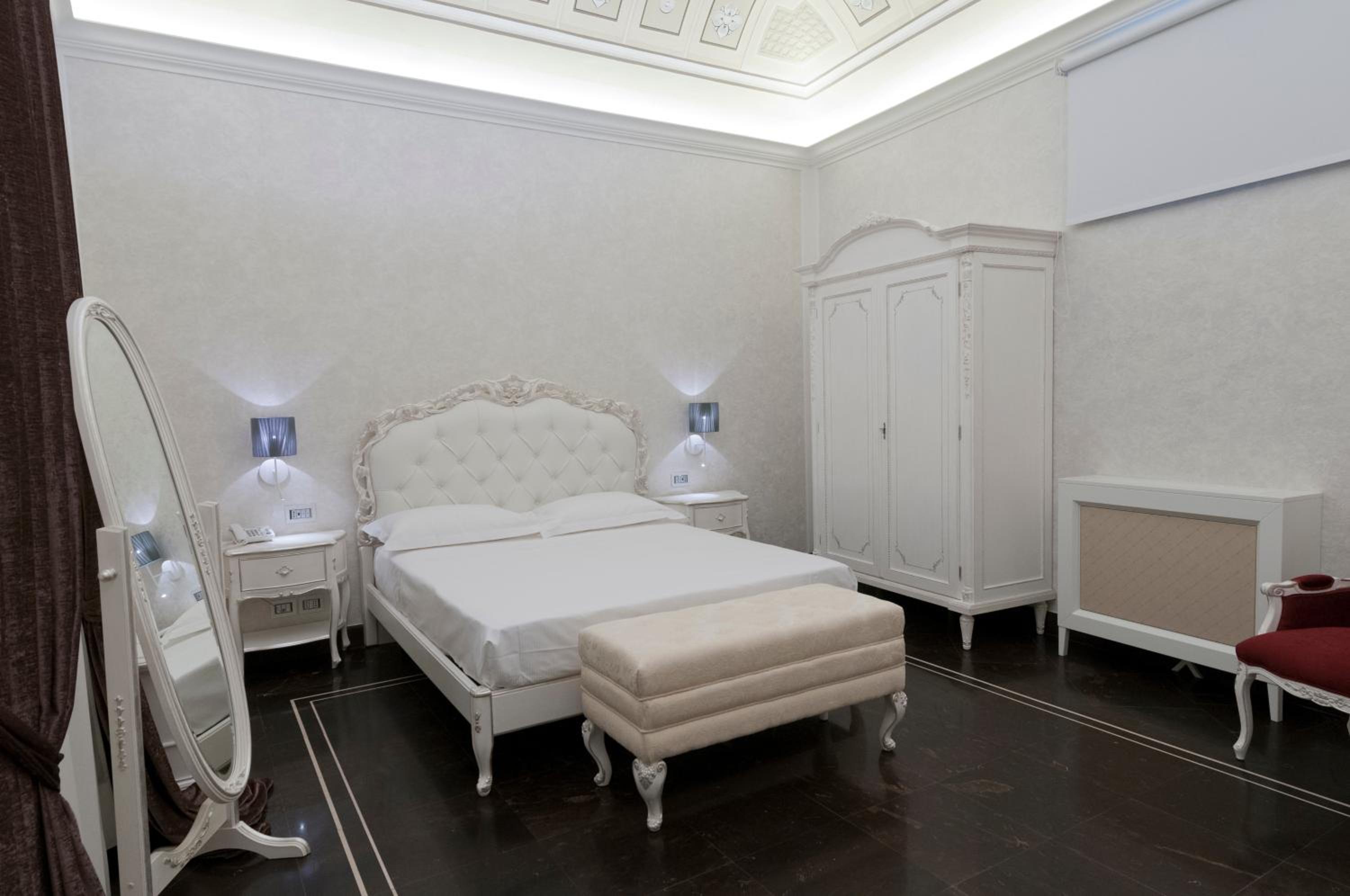 Deluxe Queen Room - Photo 28