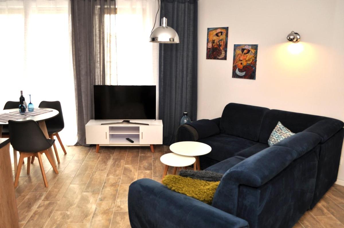 Apartment with Balcony photo 3