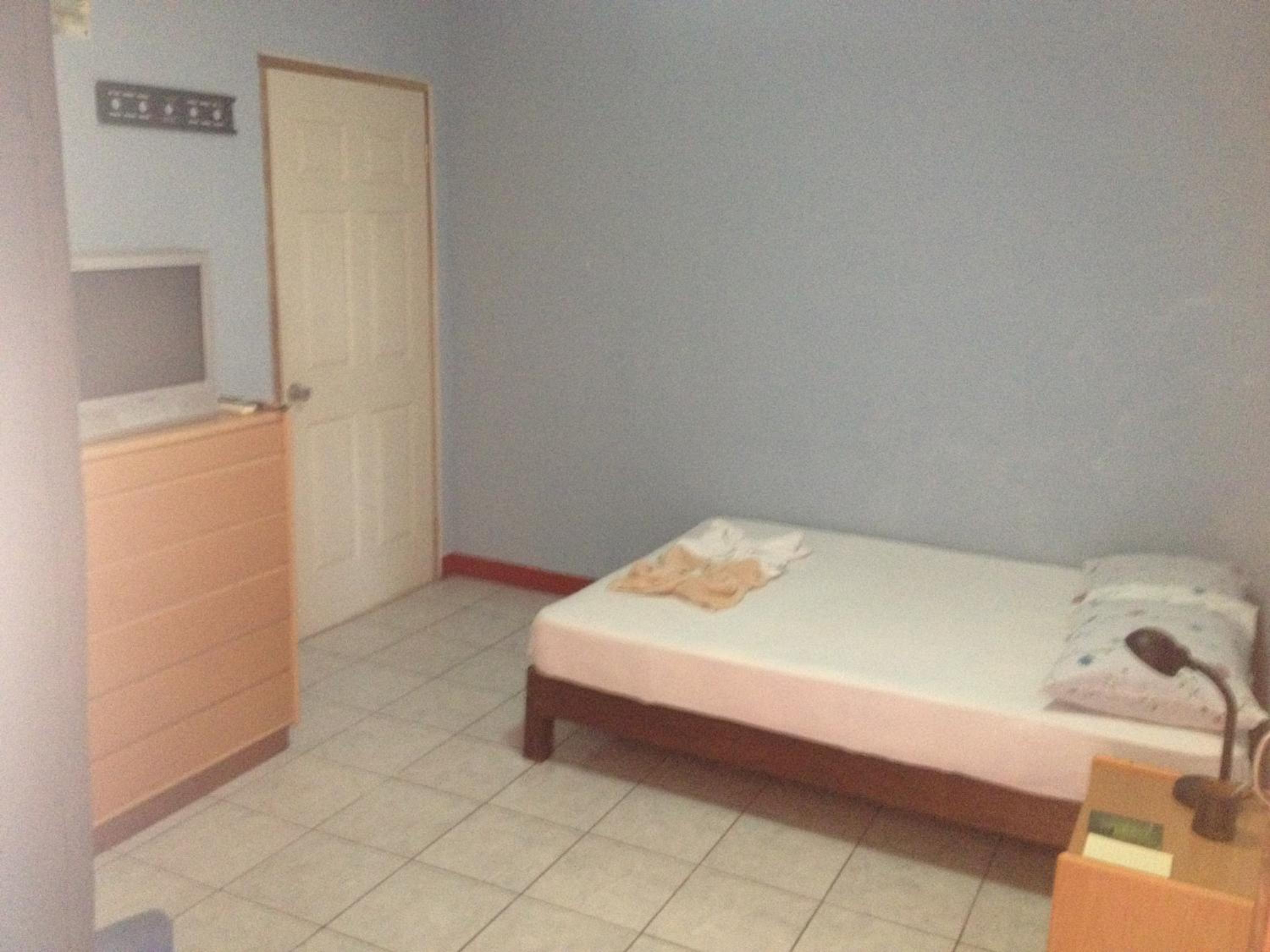 Single Room with Private Bathroom photo 2