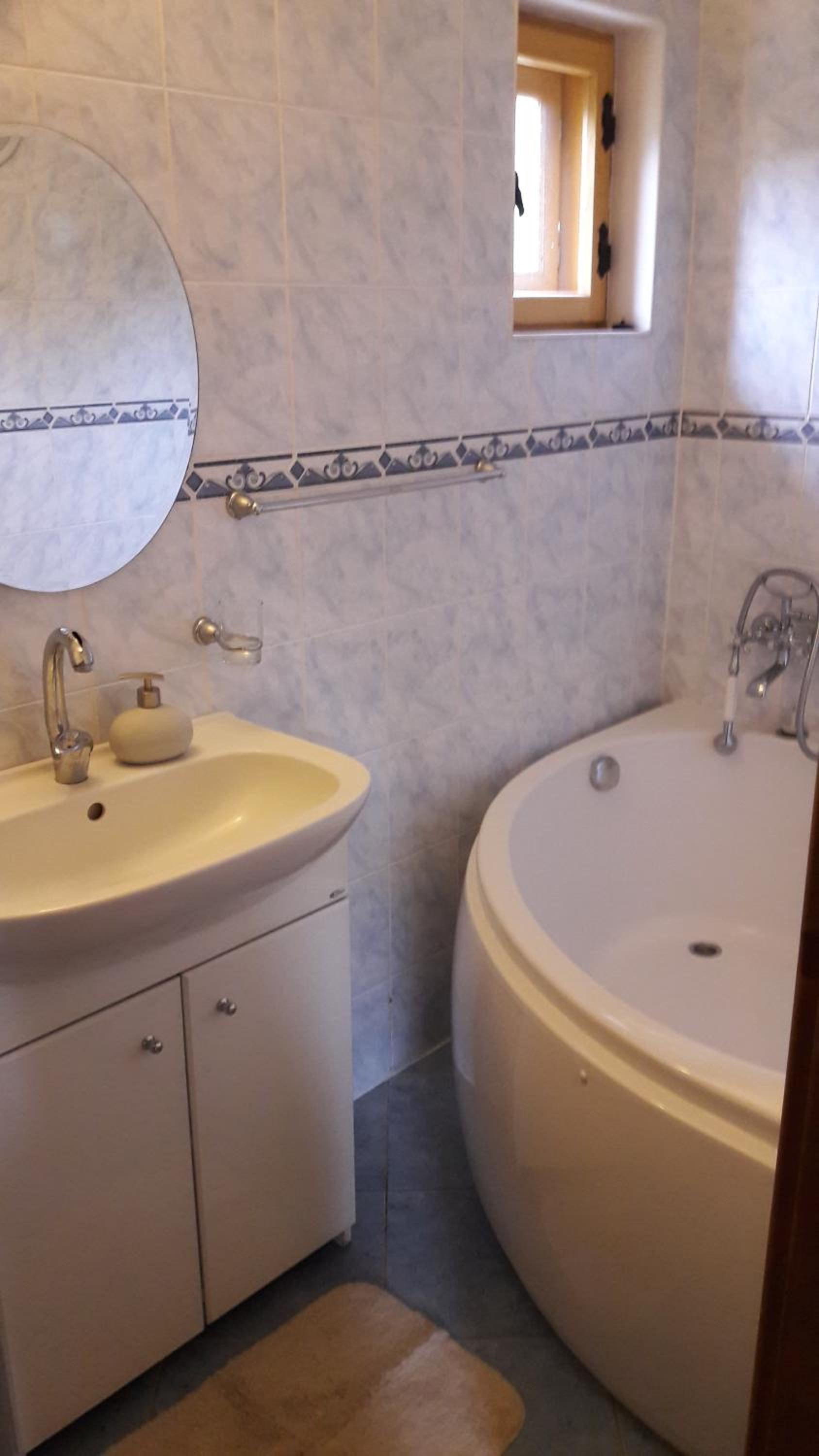 Quadruple Room with Private Bathroom - Photo 2