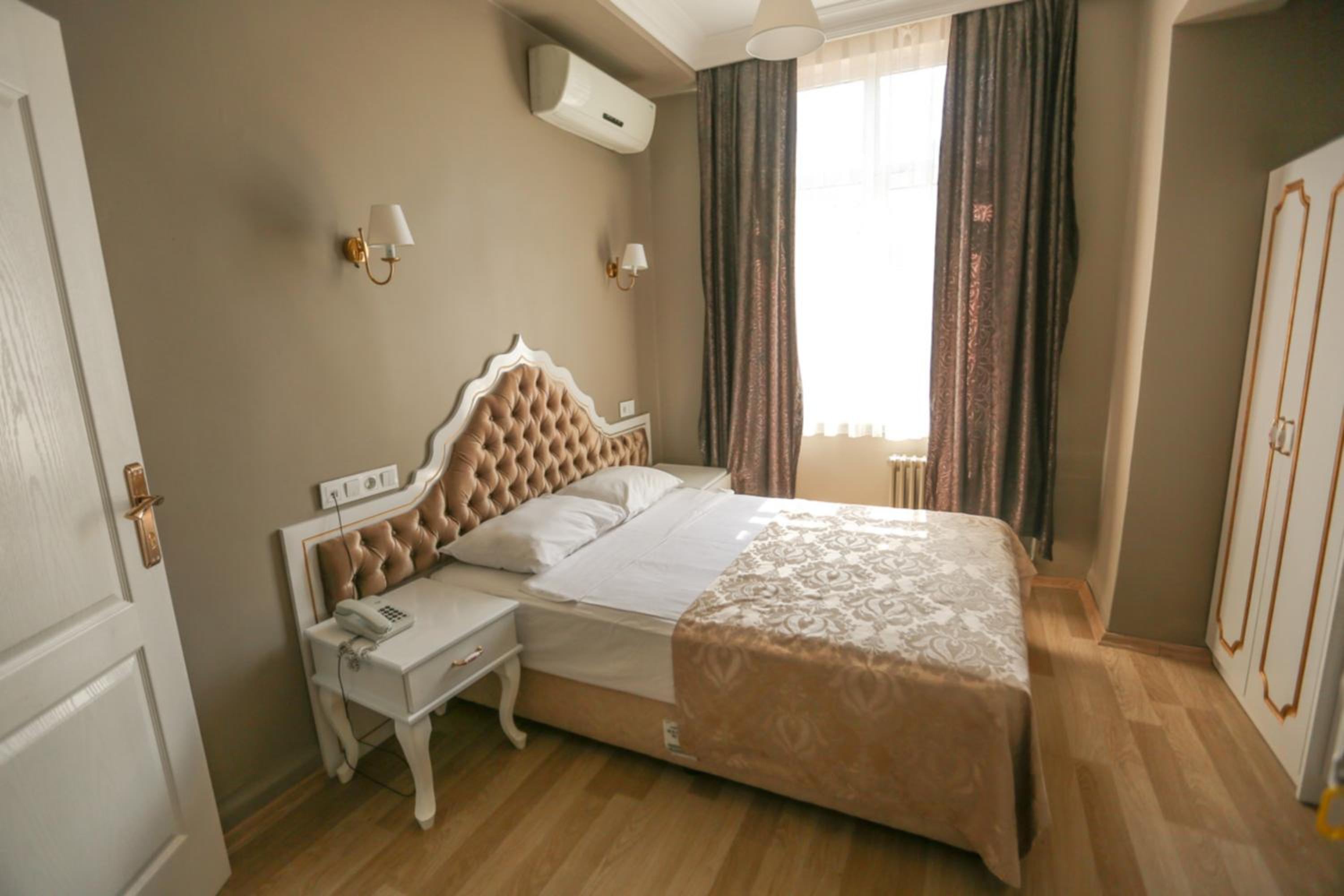 Standard Double or Twin Room photo 3