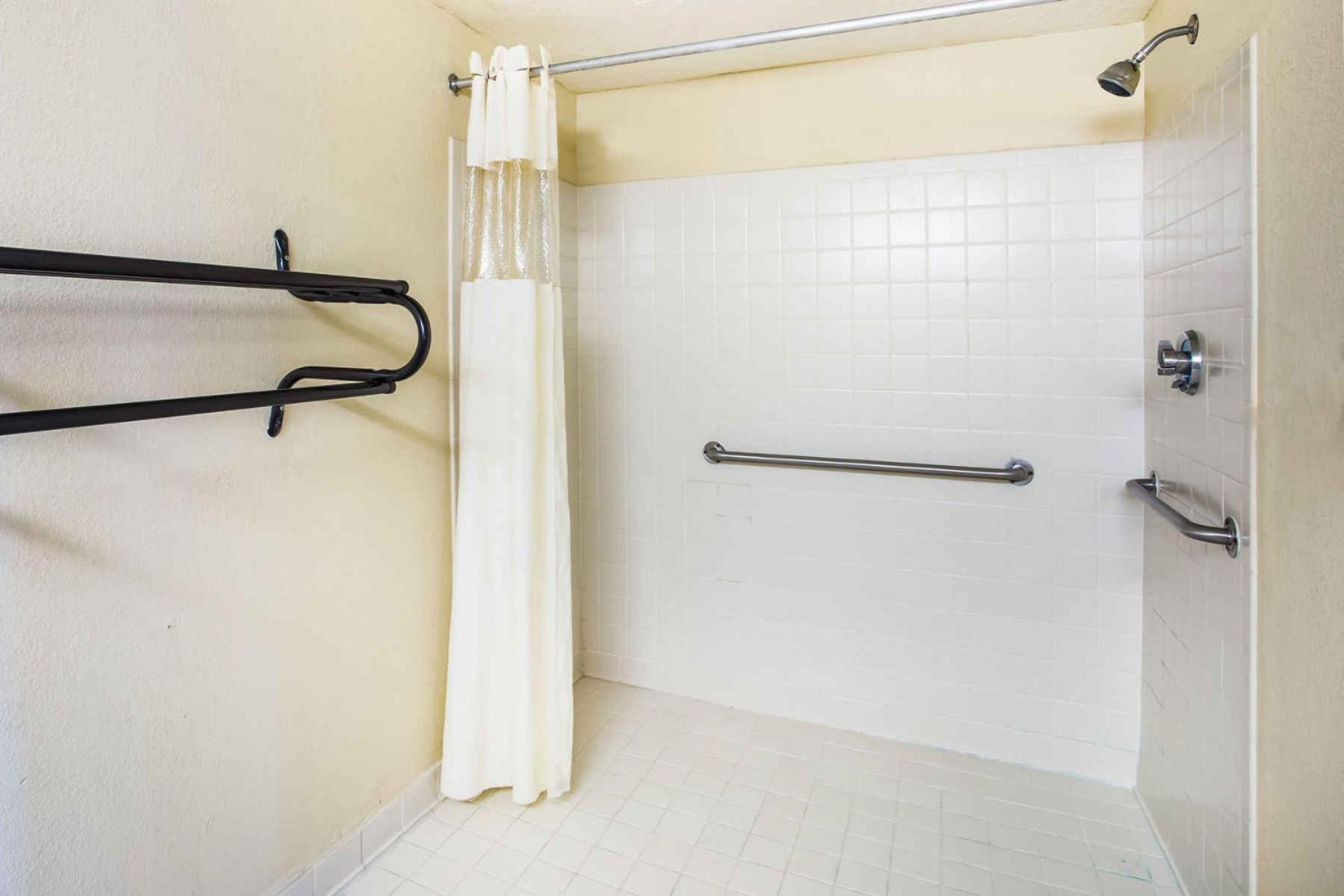 King Room - Disability Access/Smoking - Photo 3
