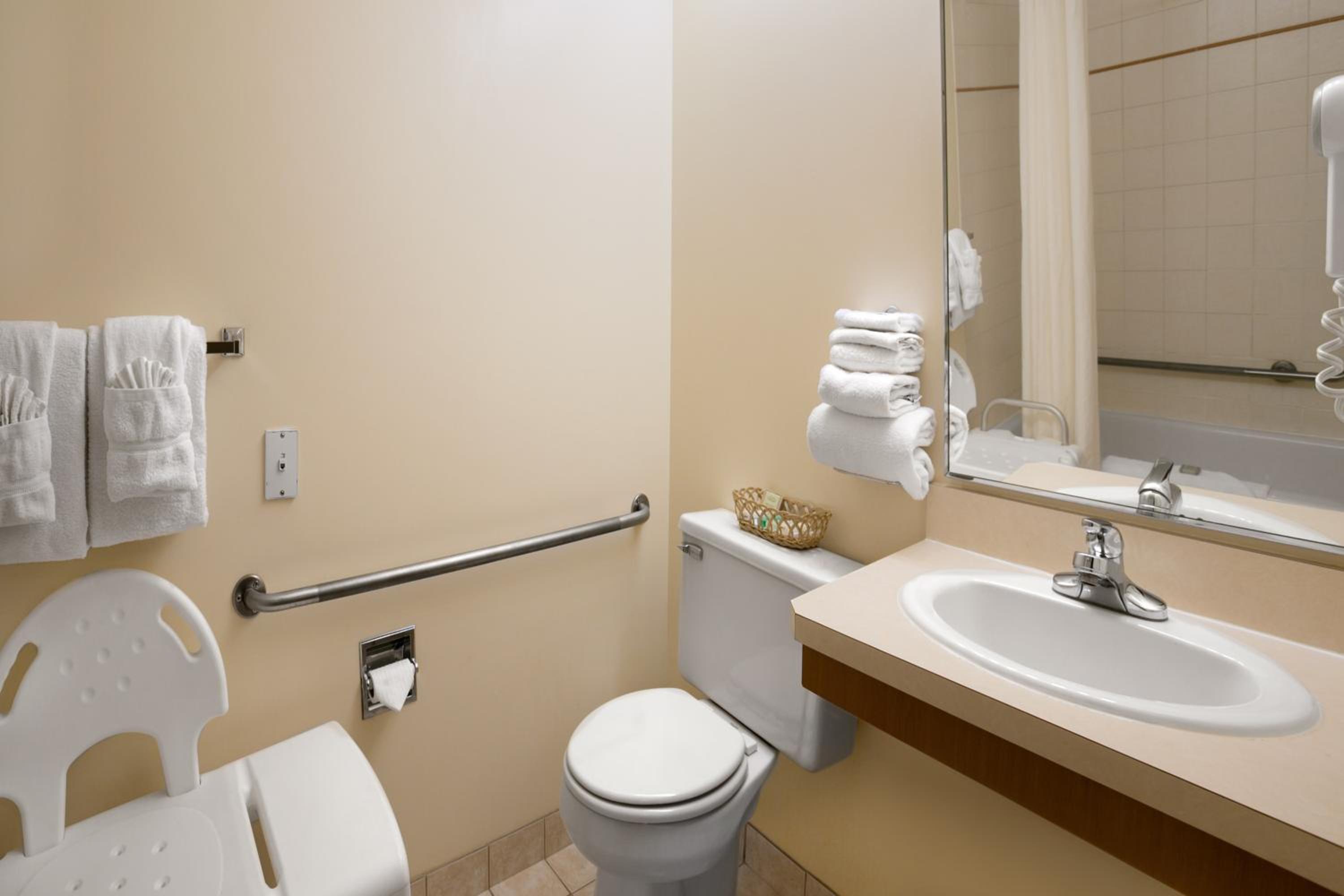 Queen Room - Mobility Access/Non-Smoking - Photo 5