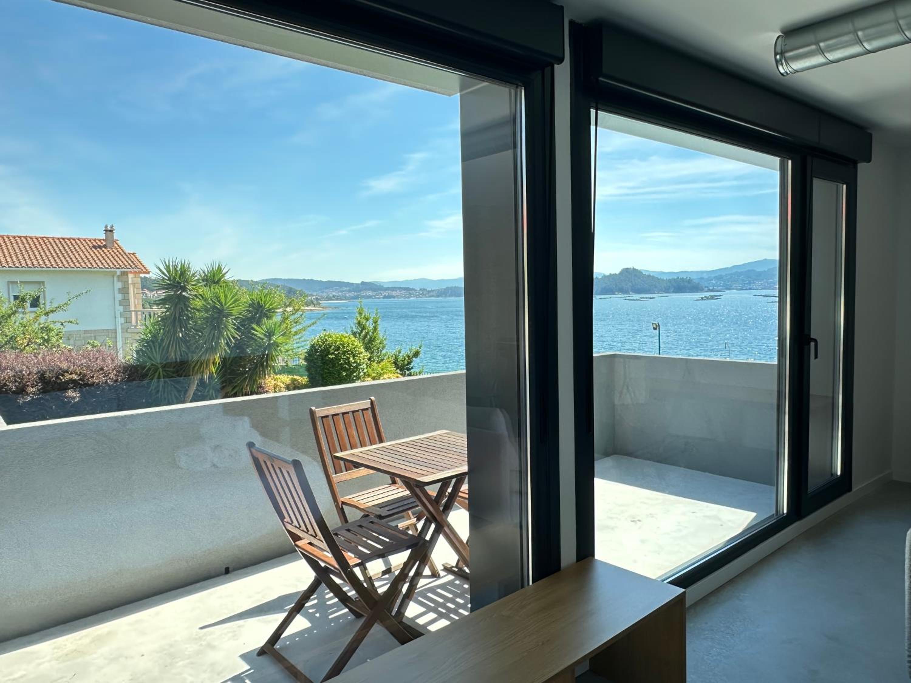 Deluxe One-Bedroom Apartment with Ocean View photo 2