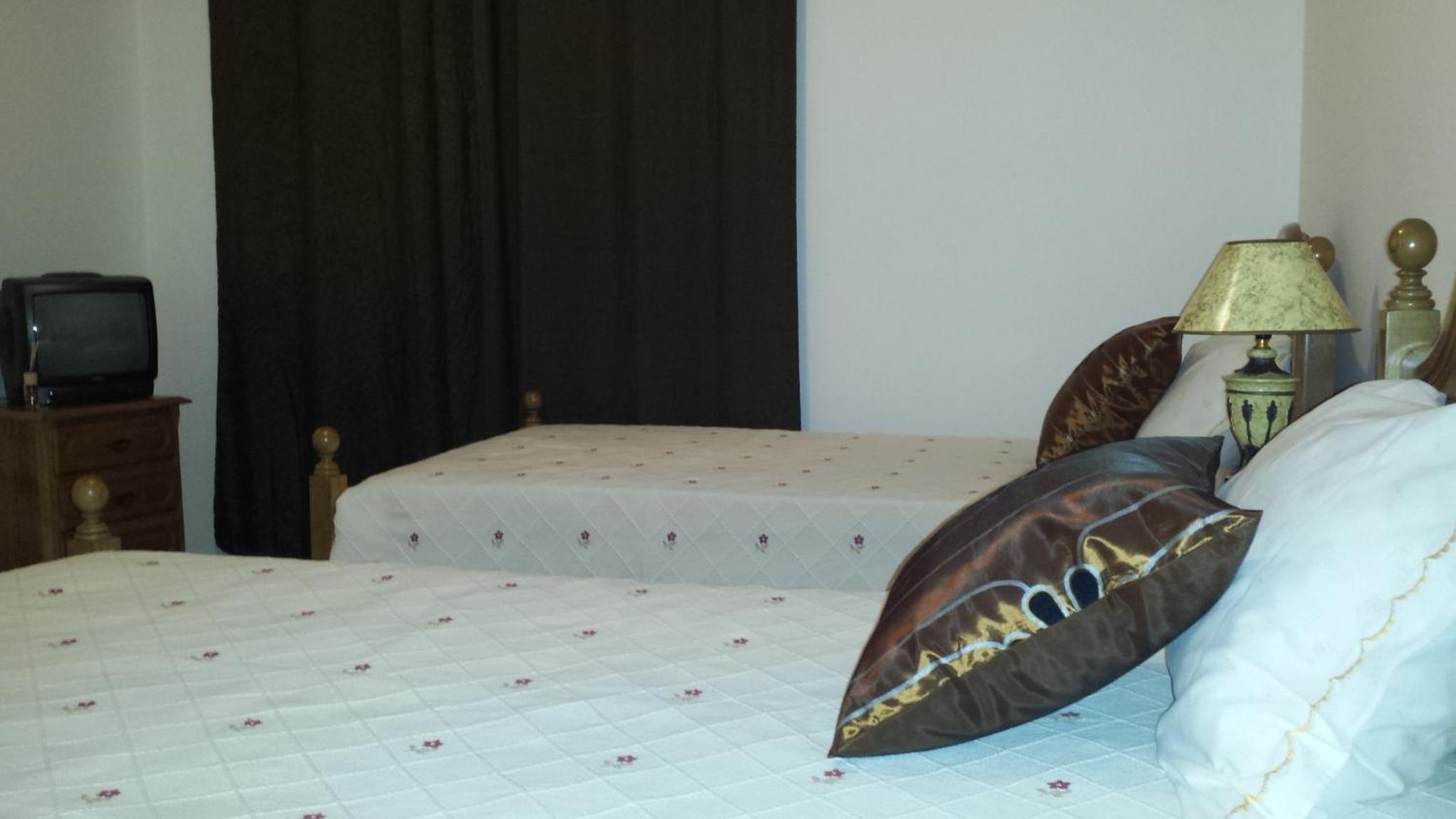 Double Room with Private Bathroom - Photo 7