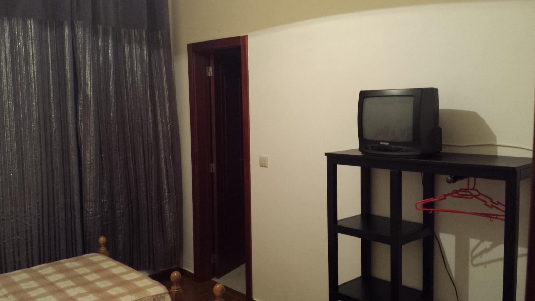Double Room with Private Bathroom - Photo 9