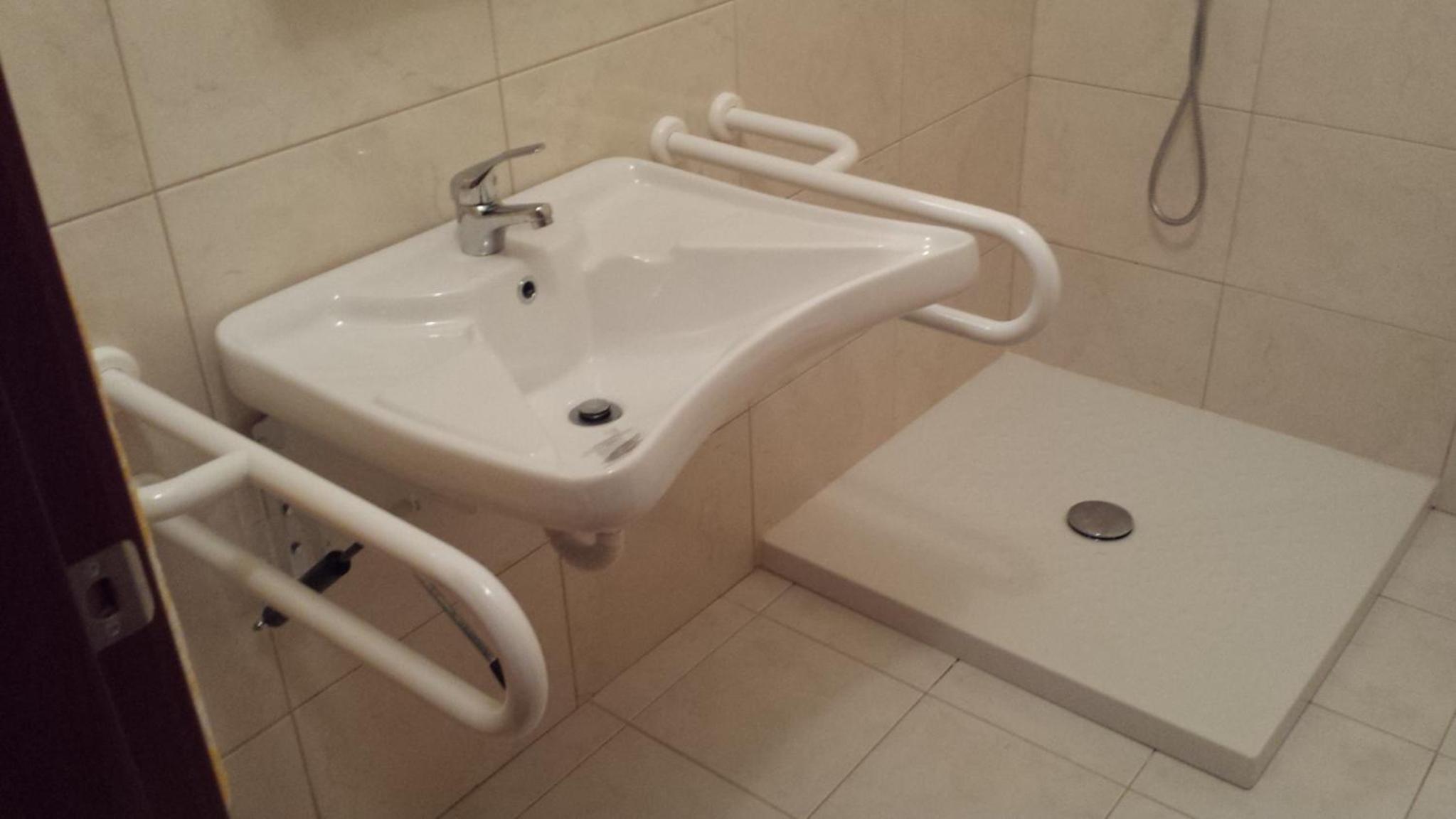 Double Room - Disability Access - Photo 3