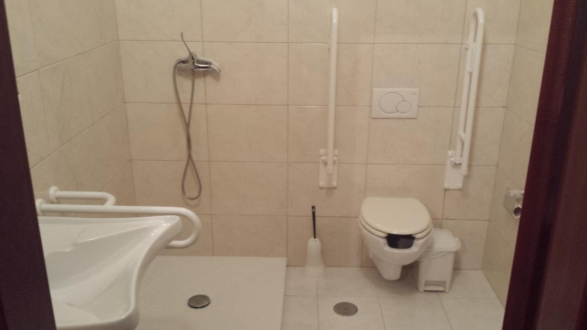 Double Room - Disability Access - Photo 4