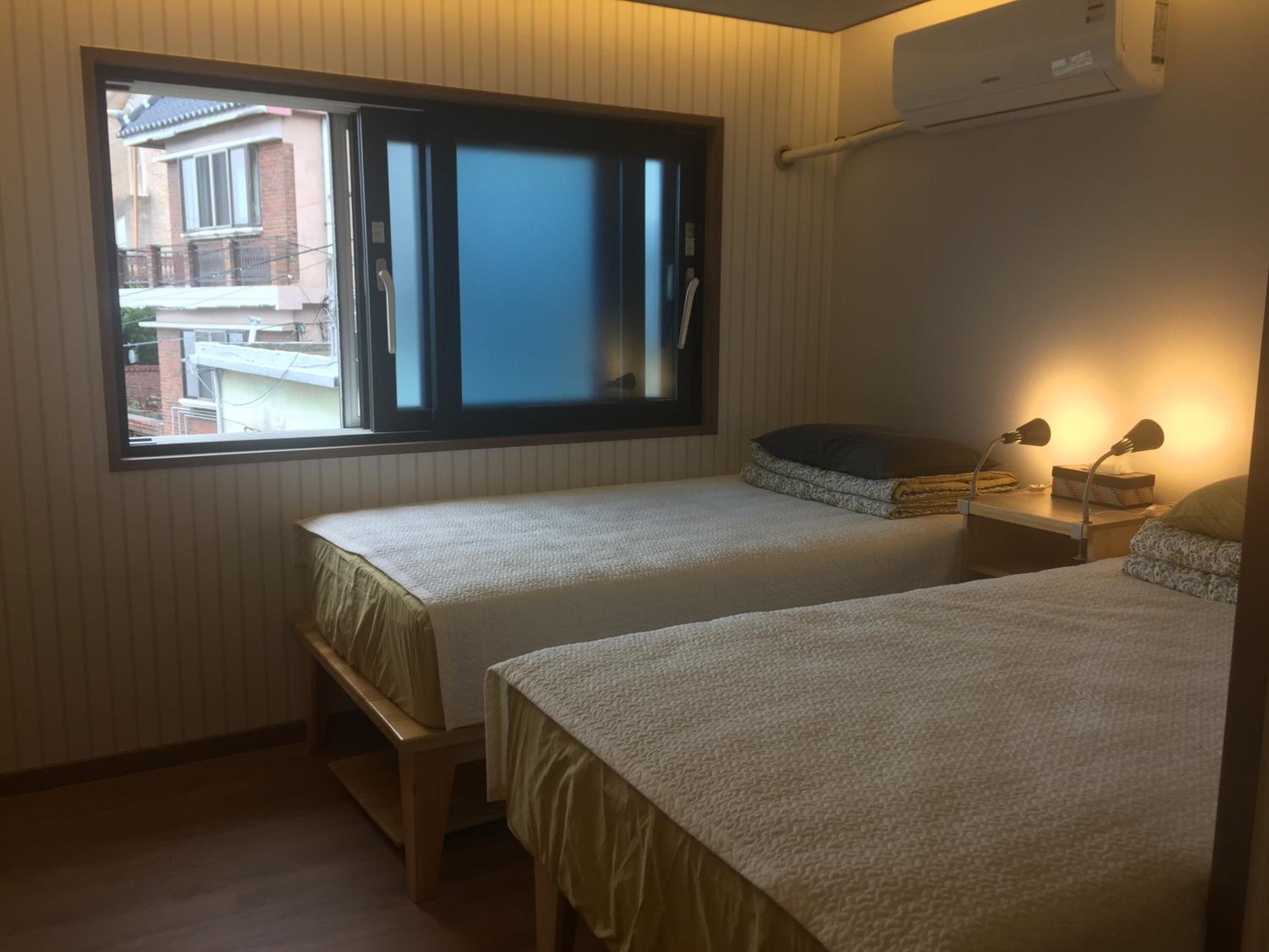 Twin Room with Private Bathroom photo 1