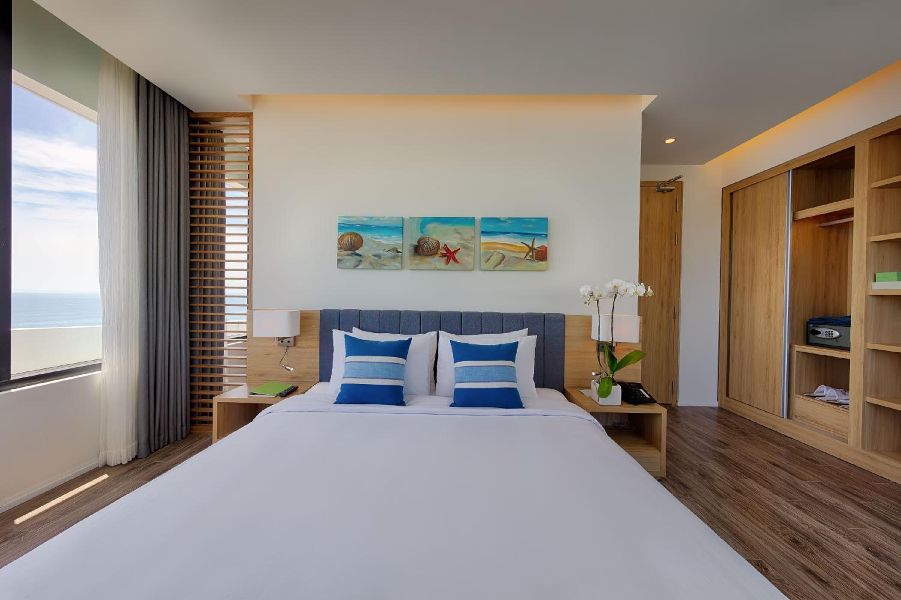 Family Room with Sea View