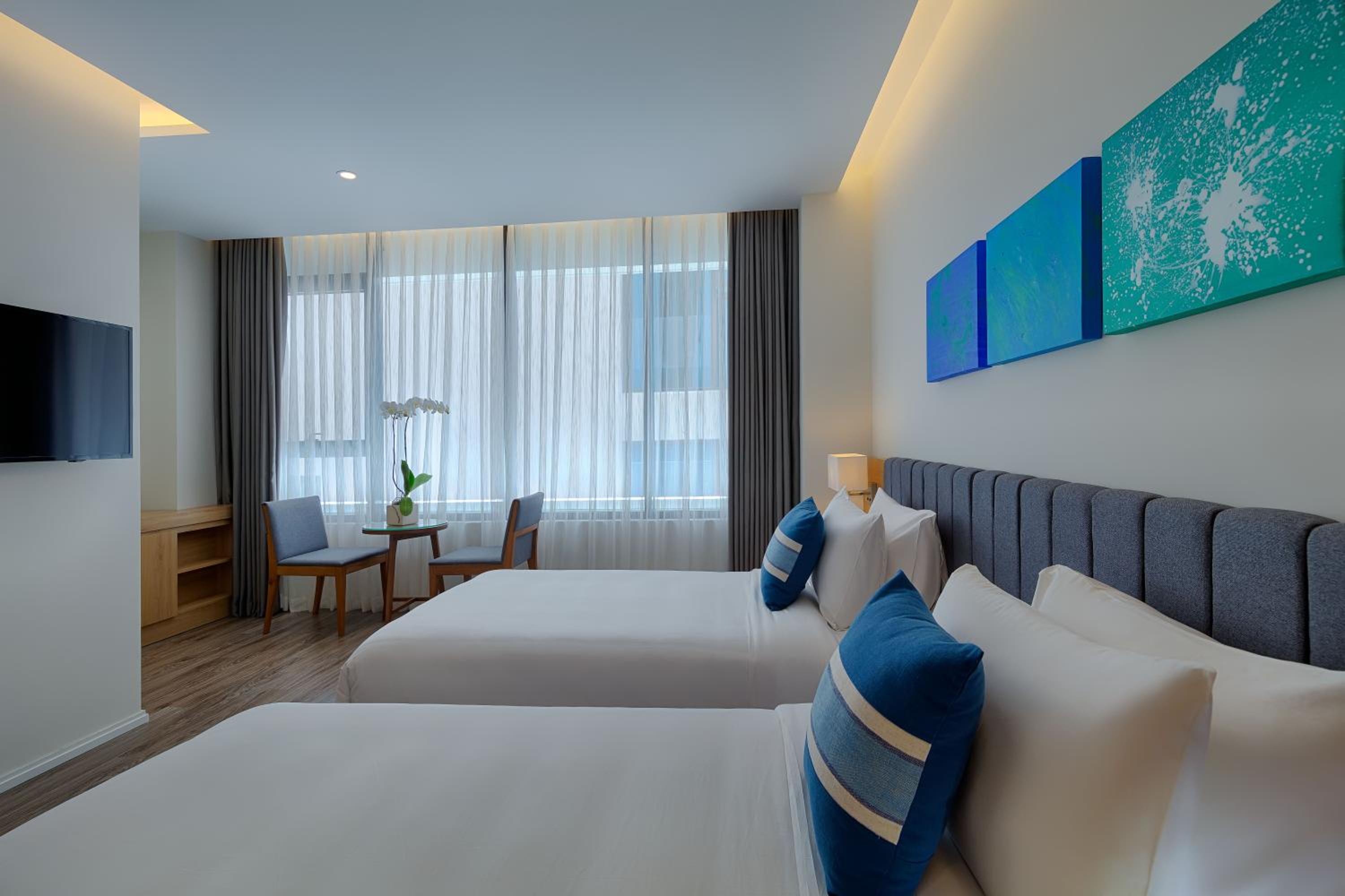 Deluxe Double Room With Partial Sea View