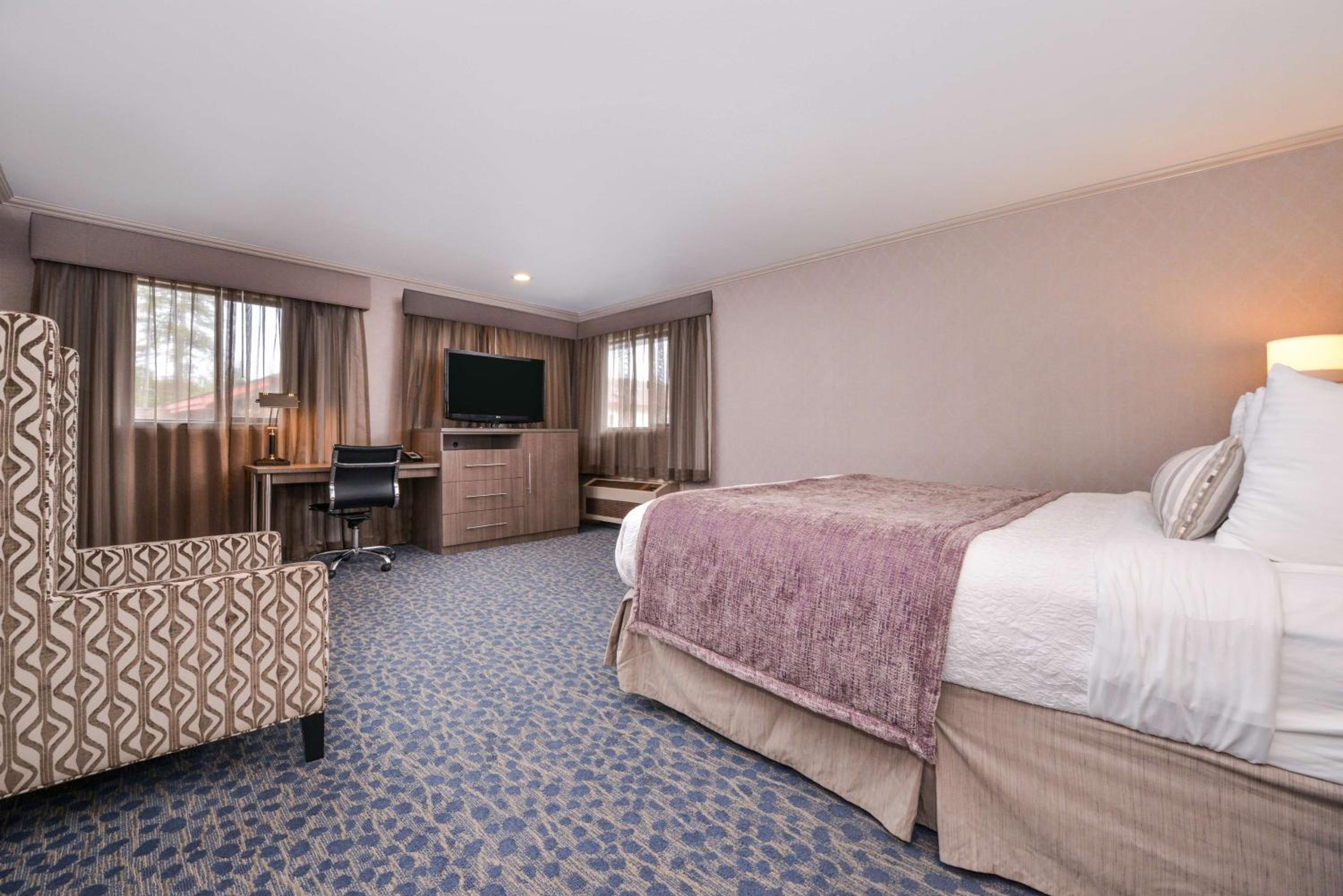 King Room - Non-Smoking - Photo 3