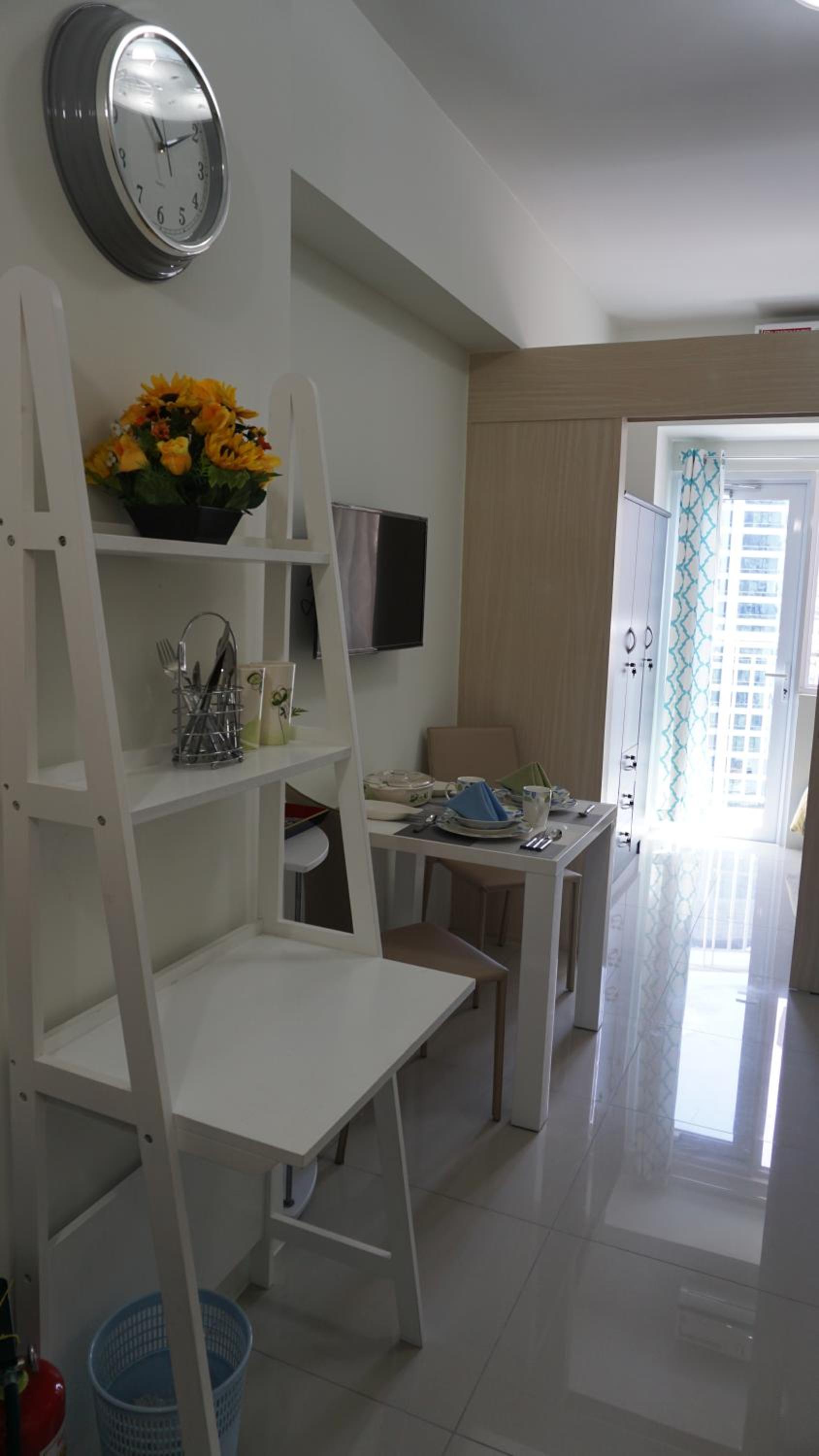 Apartment with Balcony - Photo 5