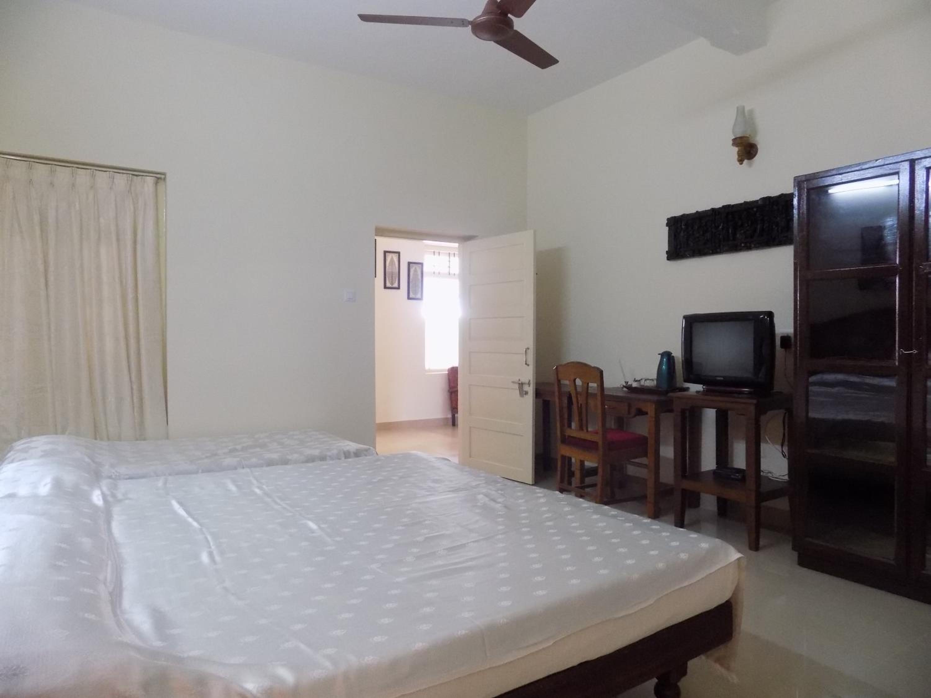 Triple Room with Bathroom - Photo 3