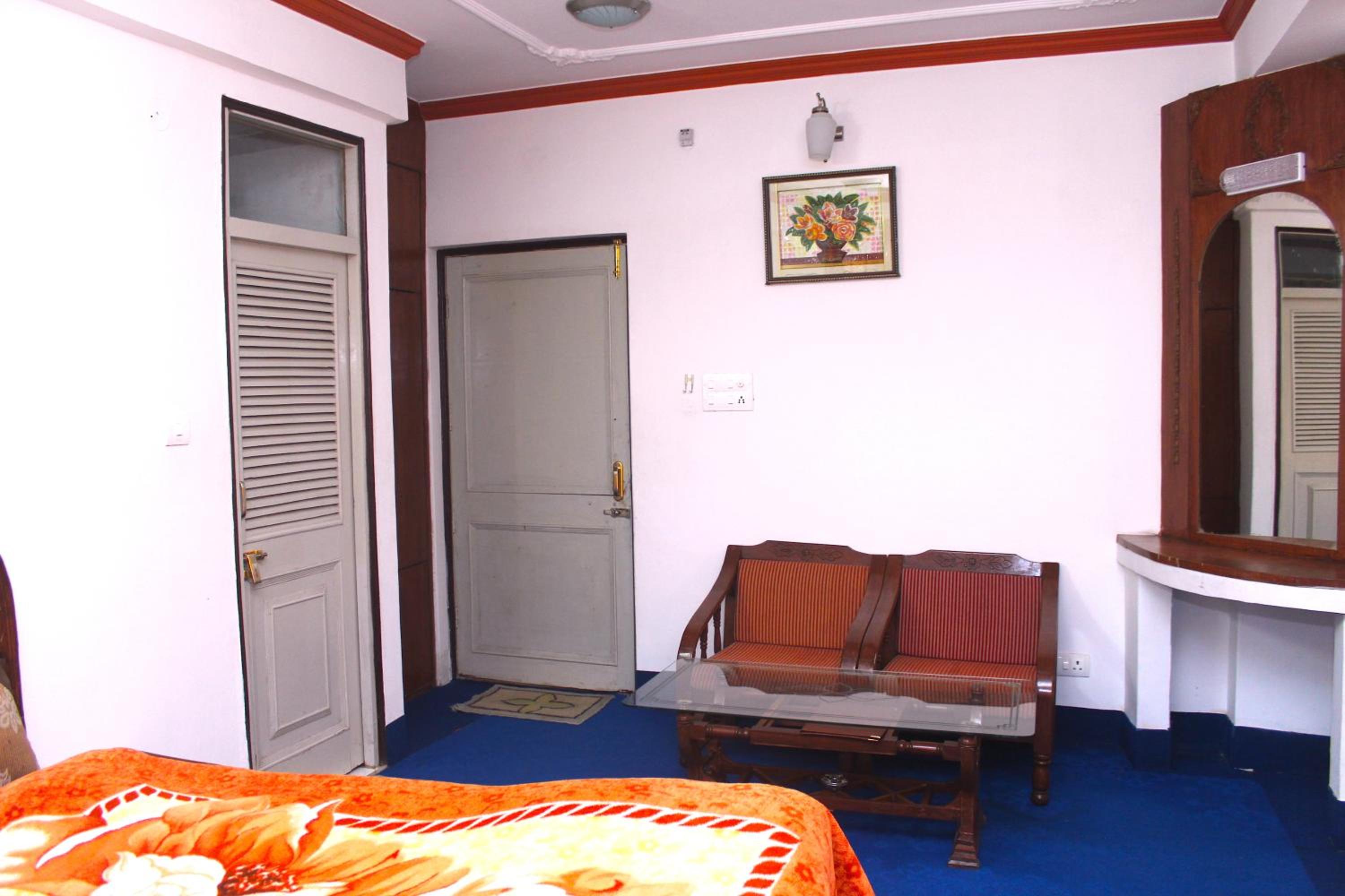 Deluxe Double Room (2 Adults + 1 Child) - Photo 5