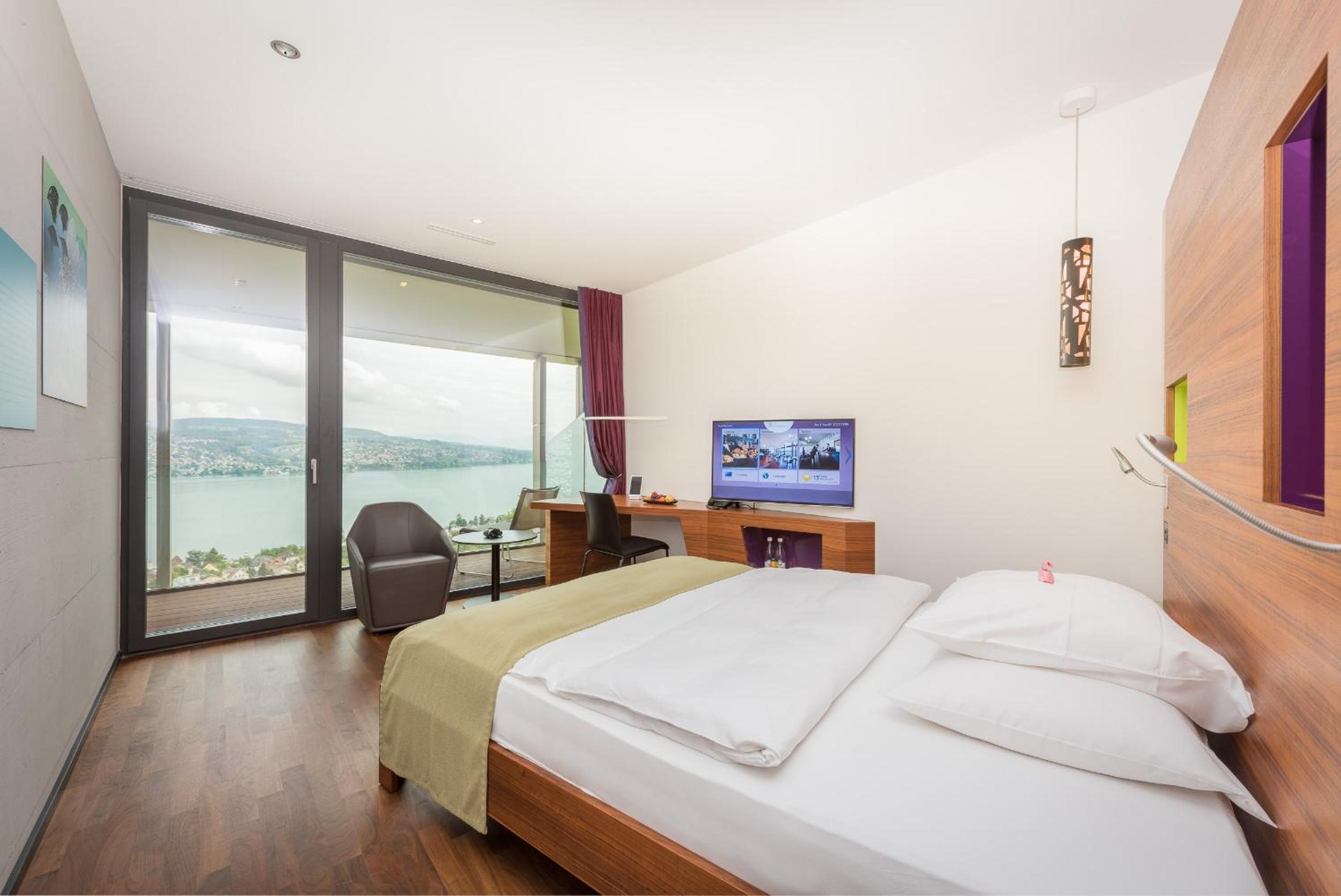 Panorama Club Room with Lake View - Photo 1
