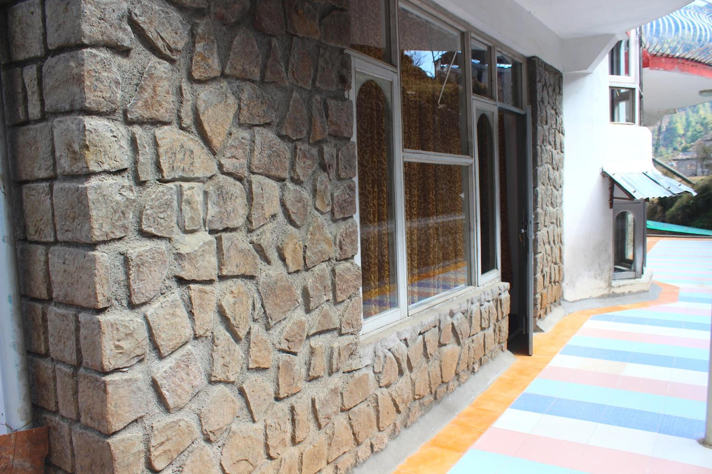 Deluxe Double Room (2 Adults + 1 Child) - Photo 6