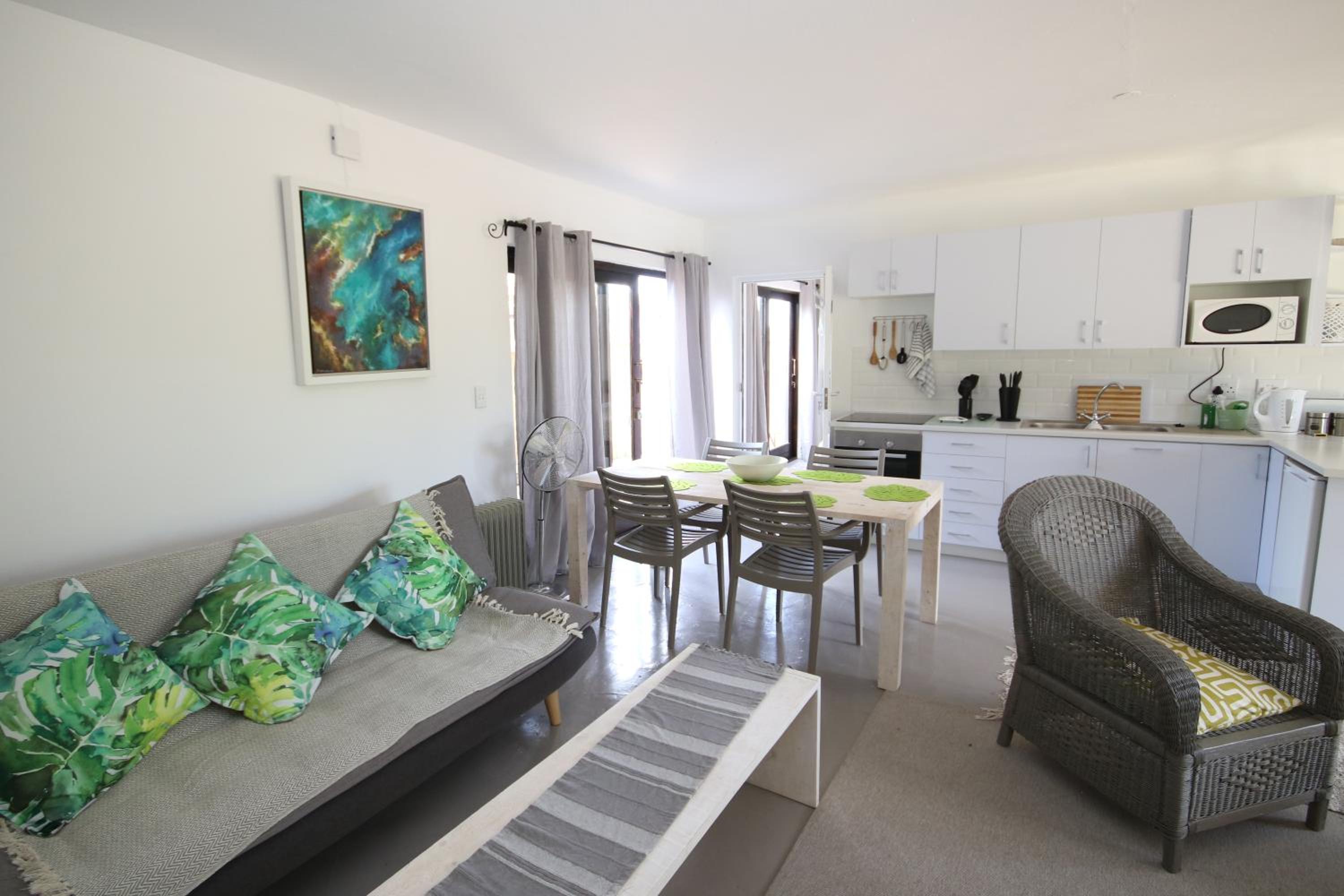 Apartment with Lake View - Photo 20