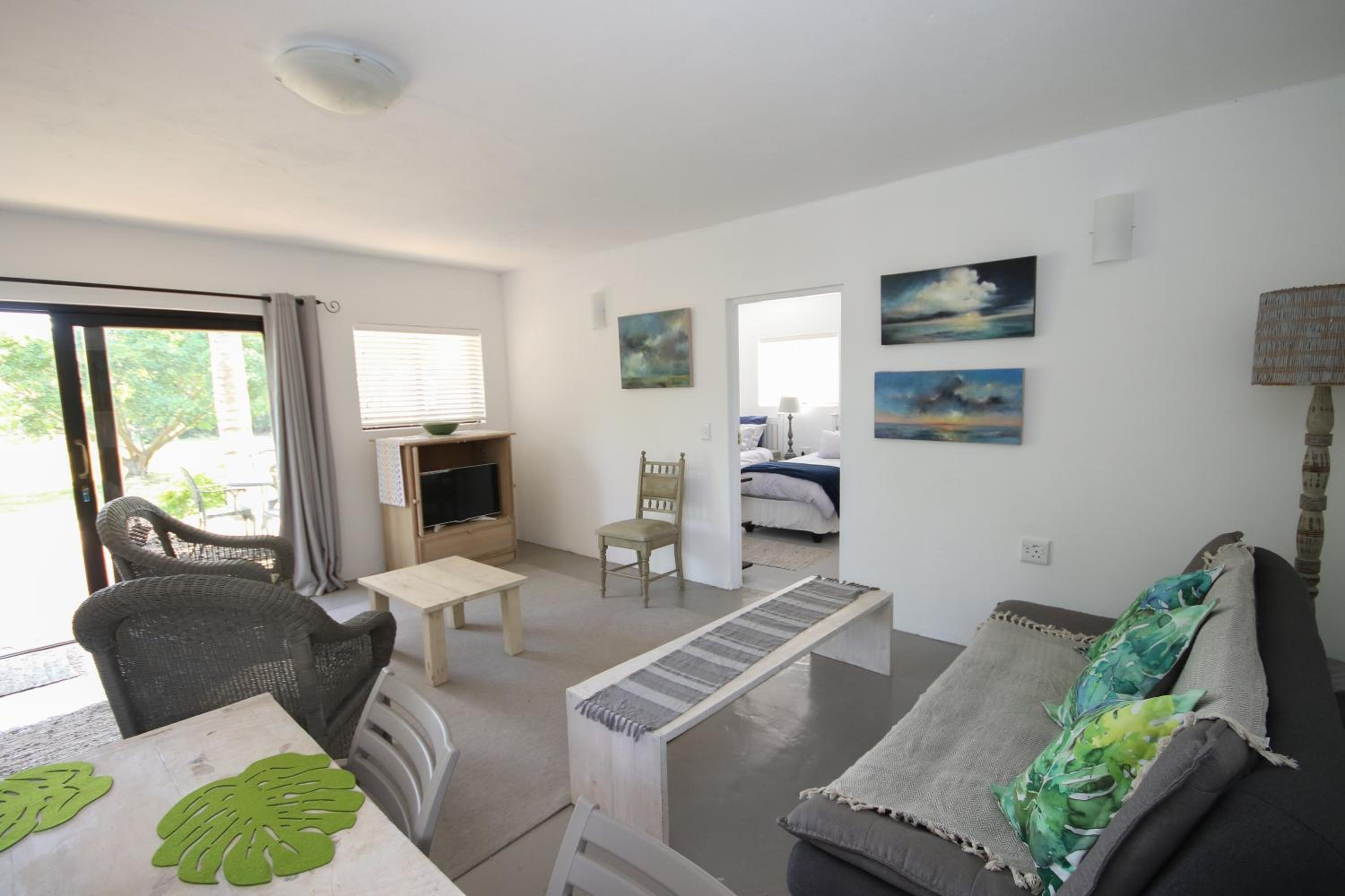 Apartment with Lake View - Photo 1
