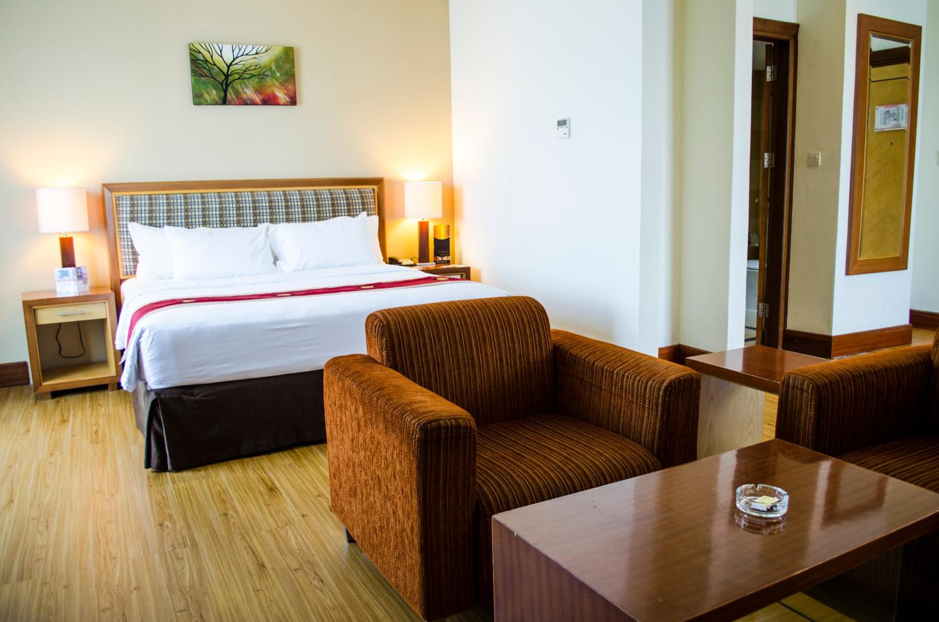Executive Club Room - Photo 2