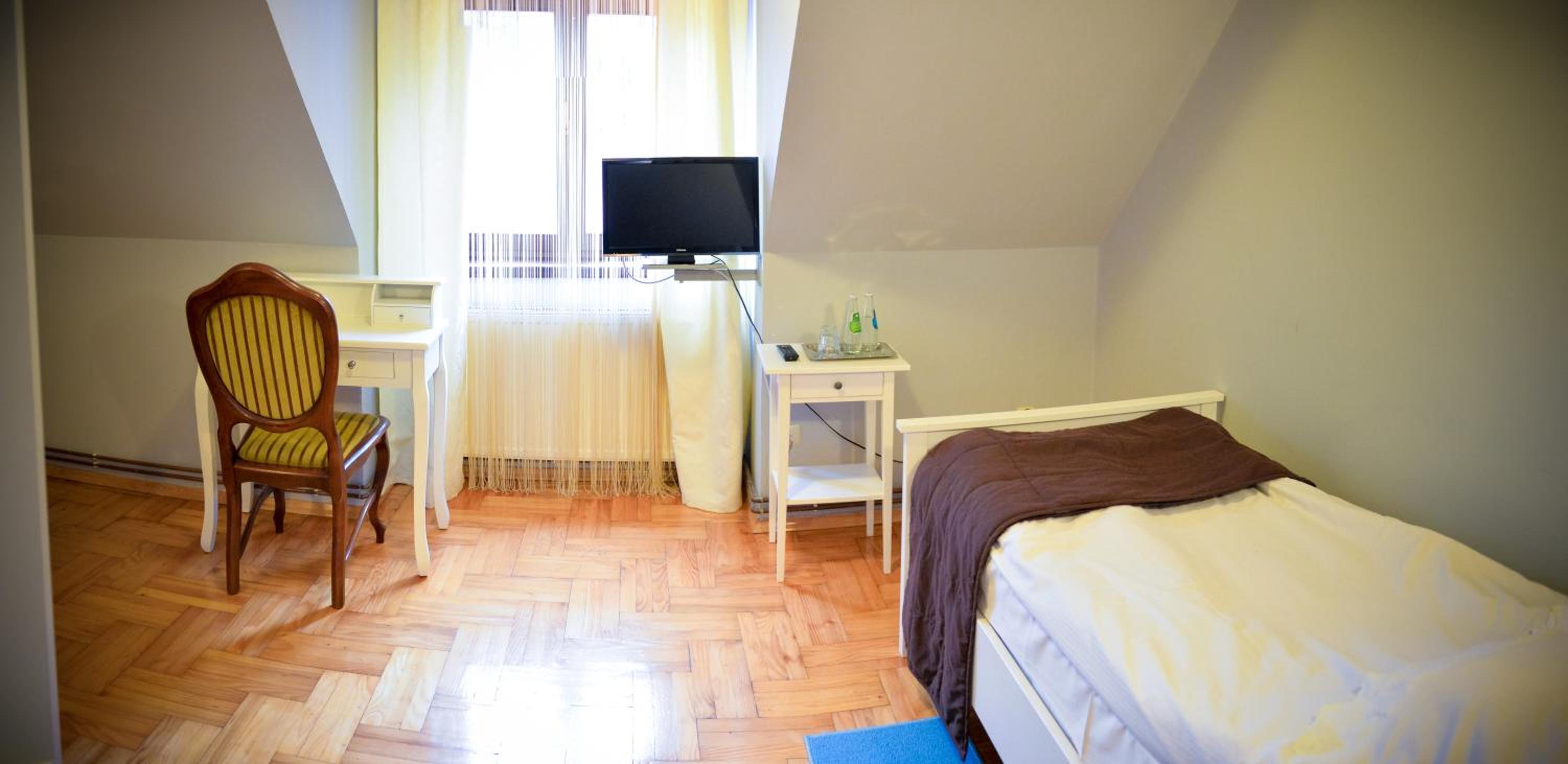 Standard Double or Twin Room - Photo 1