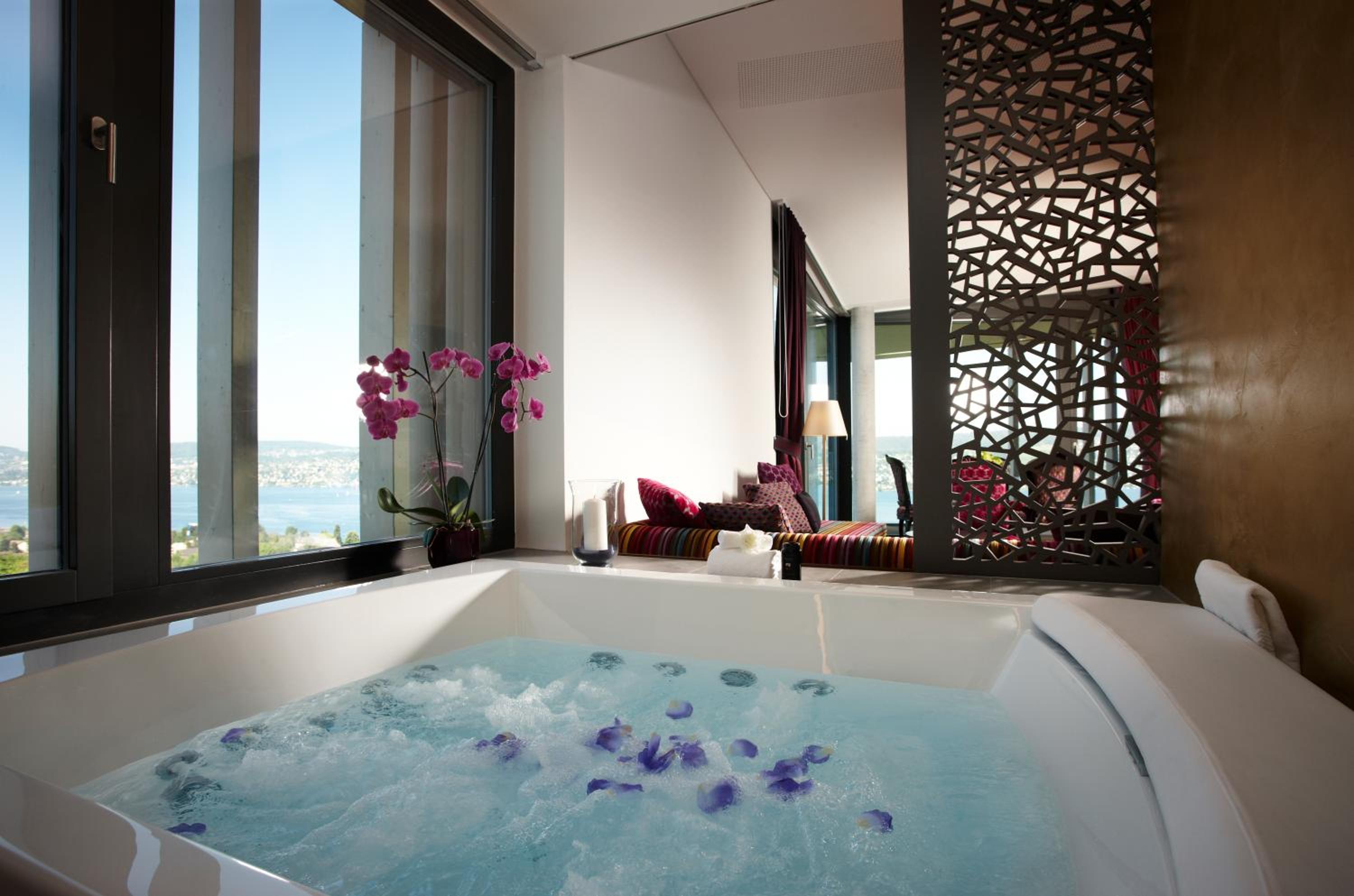 Penthouse Loft with Spa and Lake View - Photo 5