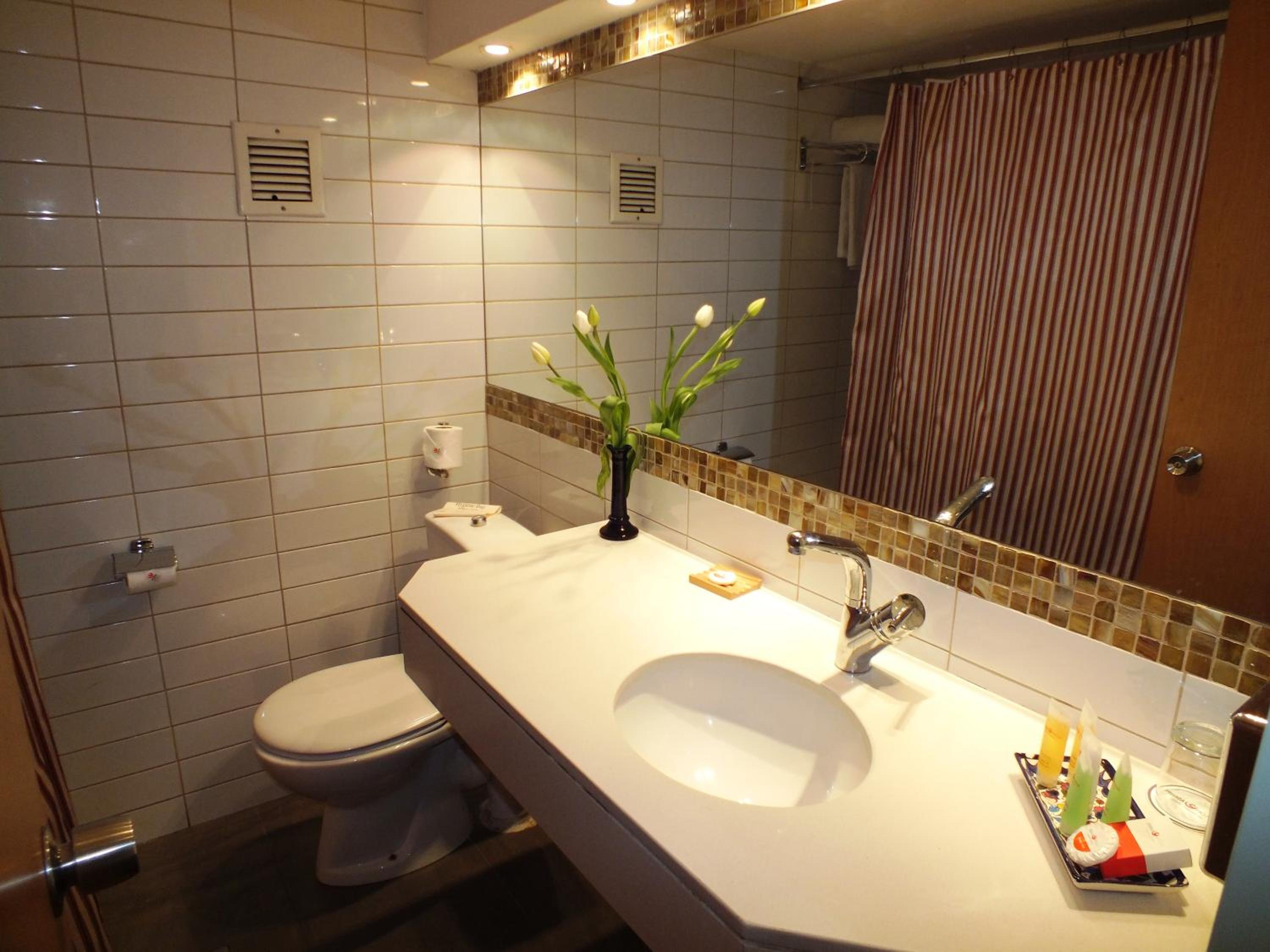 Classic Twin Room with Balcony - Photo 3