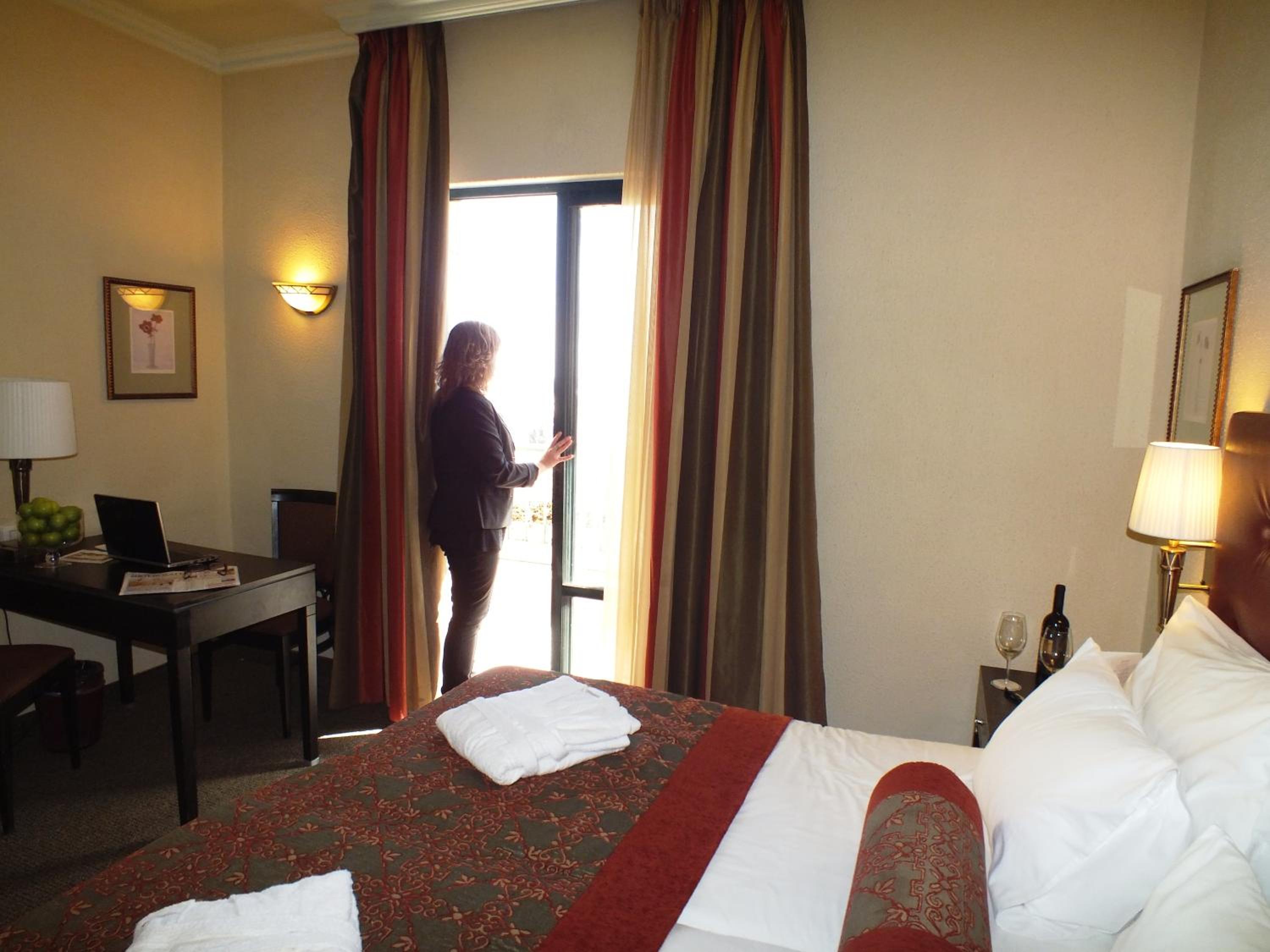 Classic Twin Room with Balcony - Photo 2