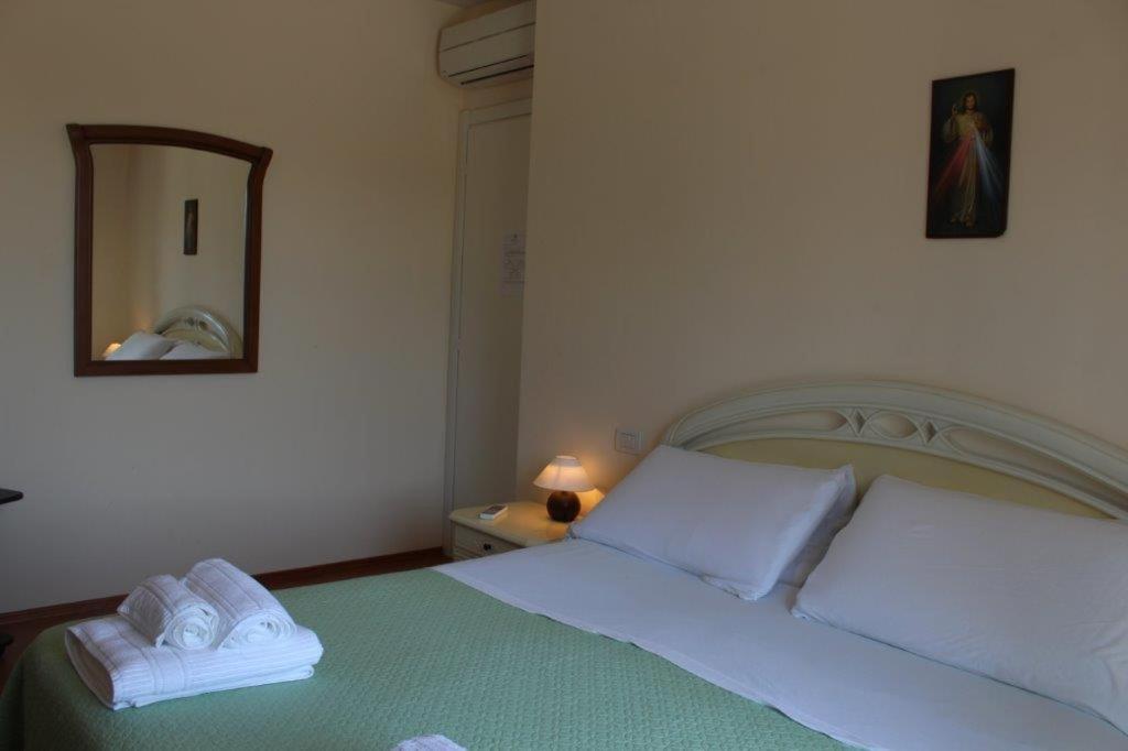 Double or Twin Room with Private Bathroom photo 1