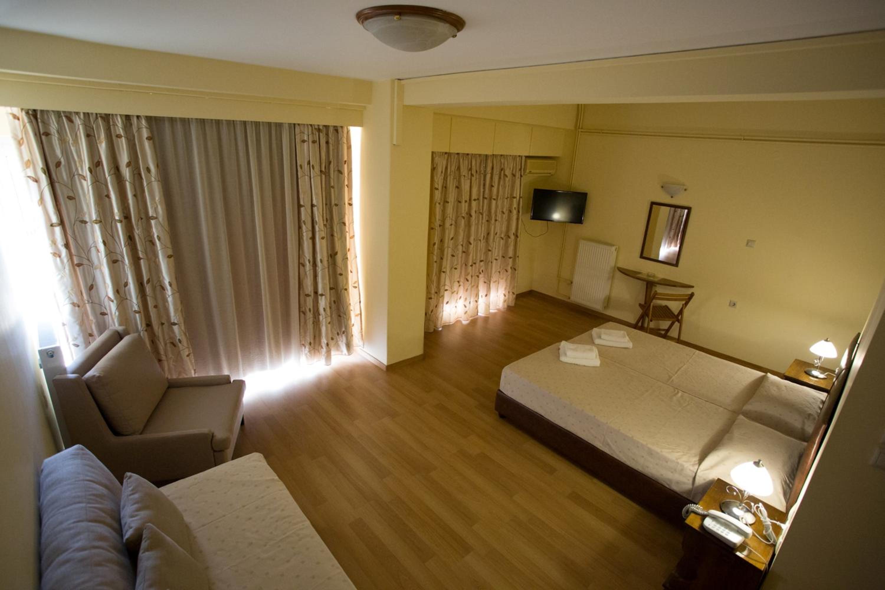 Standard Triple Room photo 2